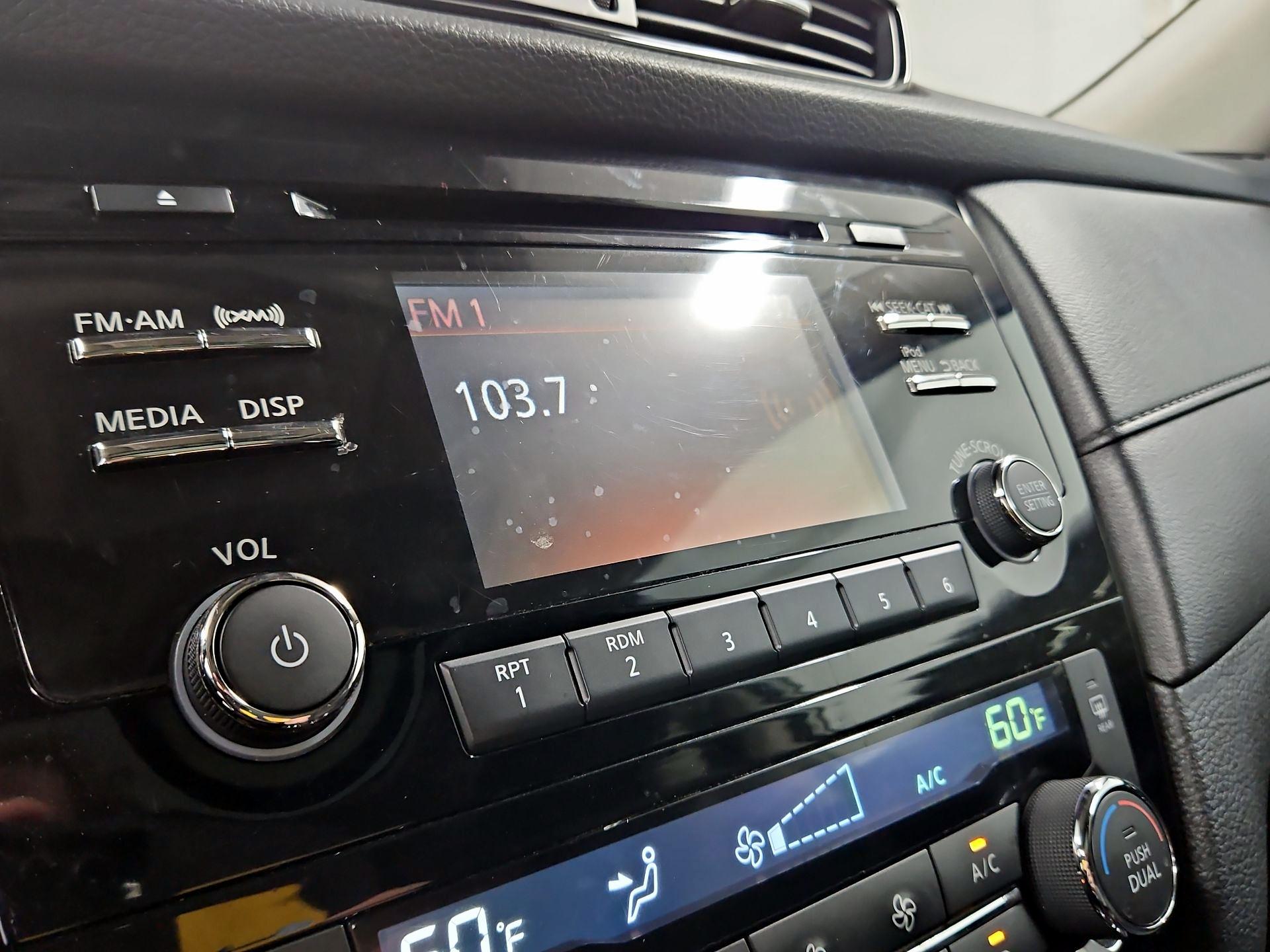 Thumbnail: 2017 Nissan Rogue - 15