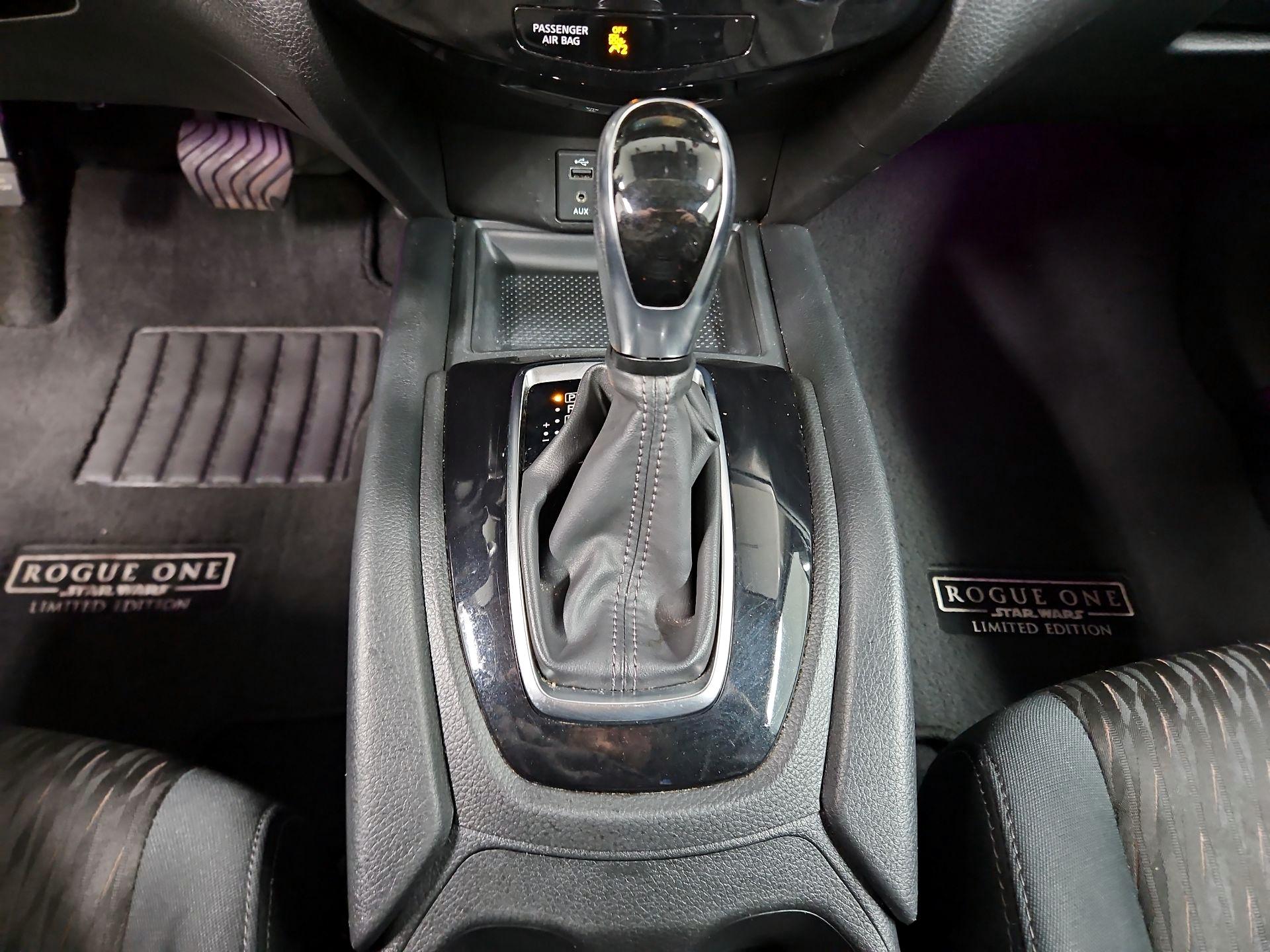 Thumbnail: 2017 Nissan Rogue - 17