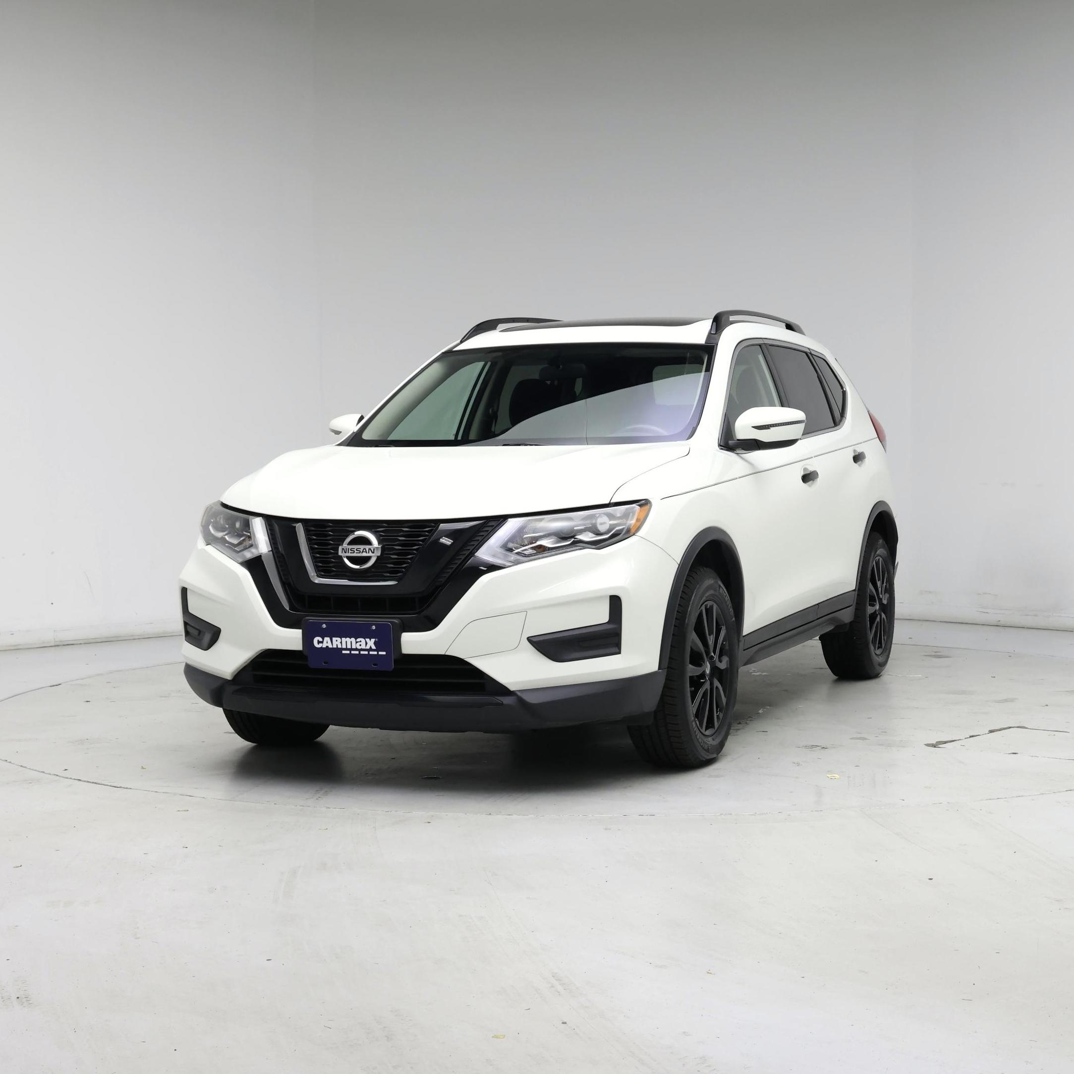 Thumbnail: 2017 Nissan Rogue - 4