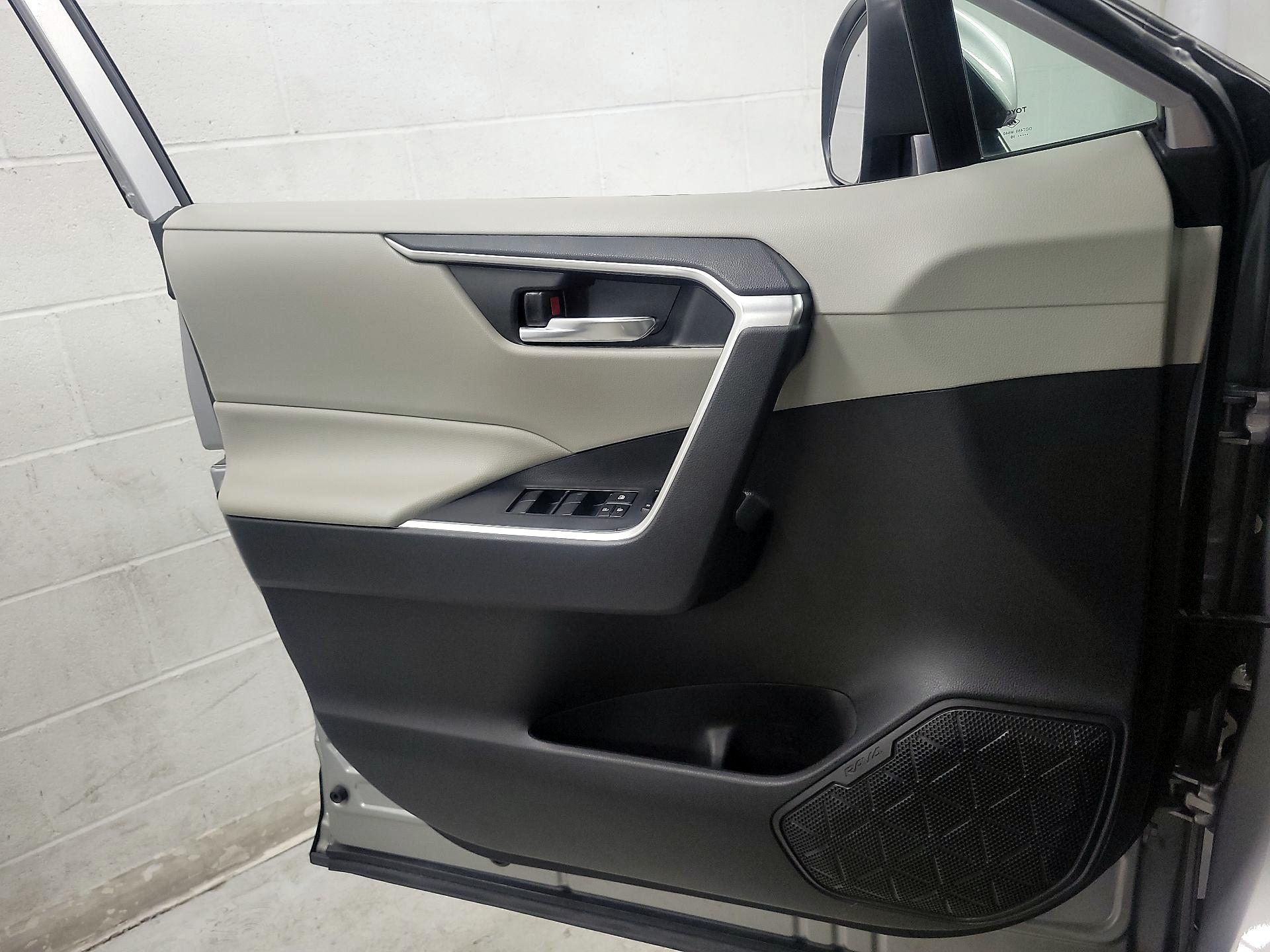 Thumbnail: 2019 Toyota RAV4 - 12