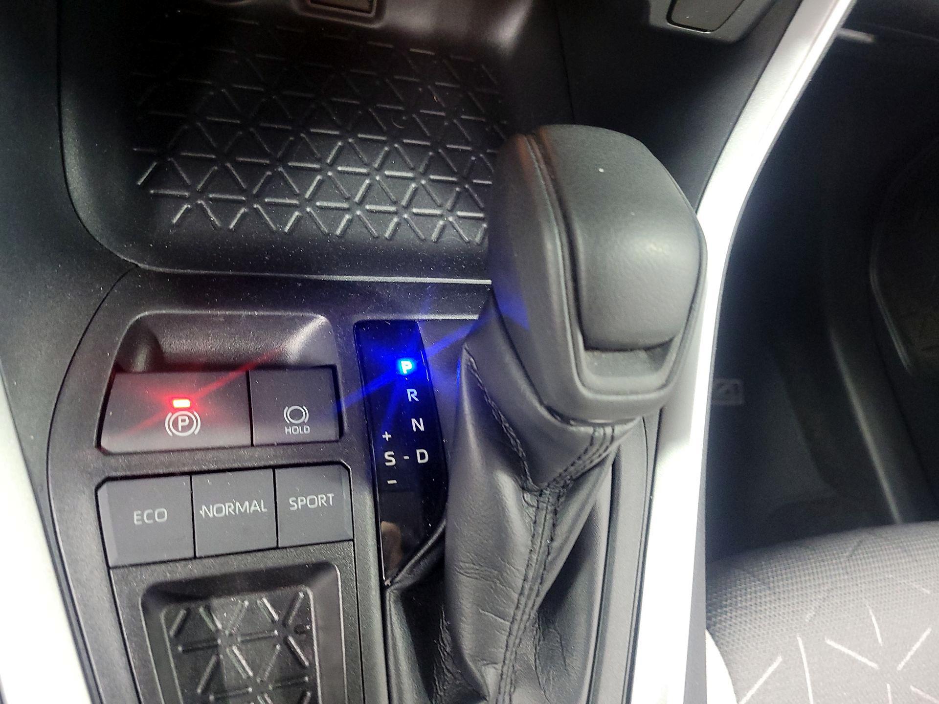 Thumbnail: 2019 Toyota RAV4 - 16
