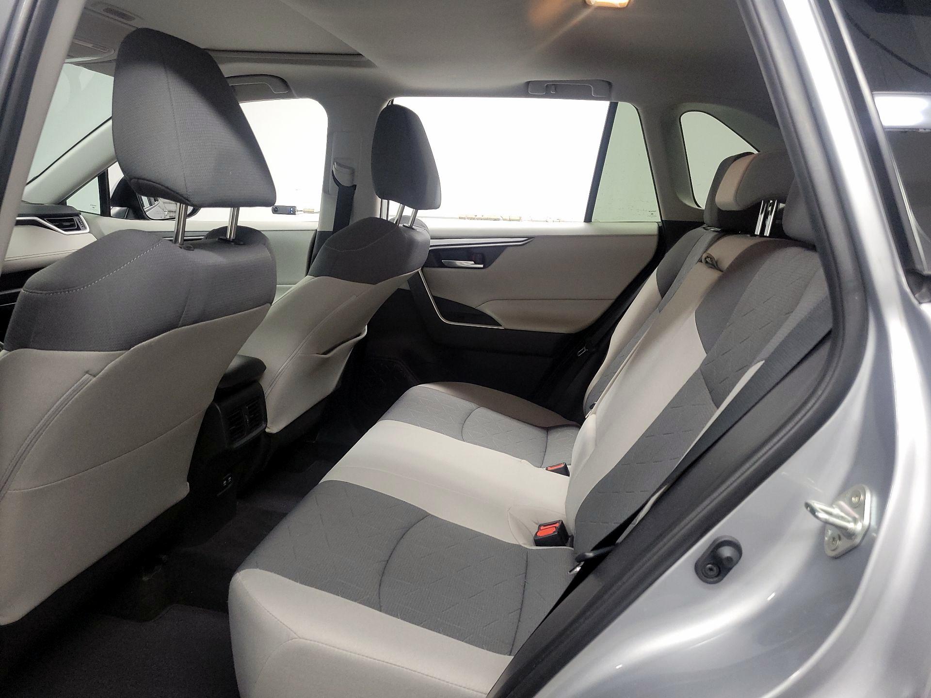 Thumbnail: 2019 Toyota RAV4 - 17