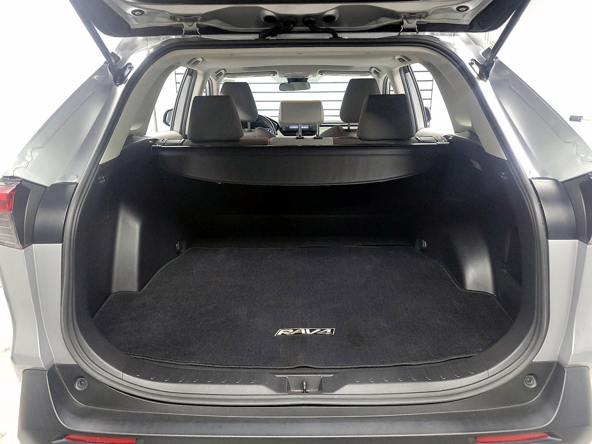 Thumbnail: 2019 Toyota RAV4 - 18