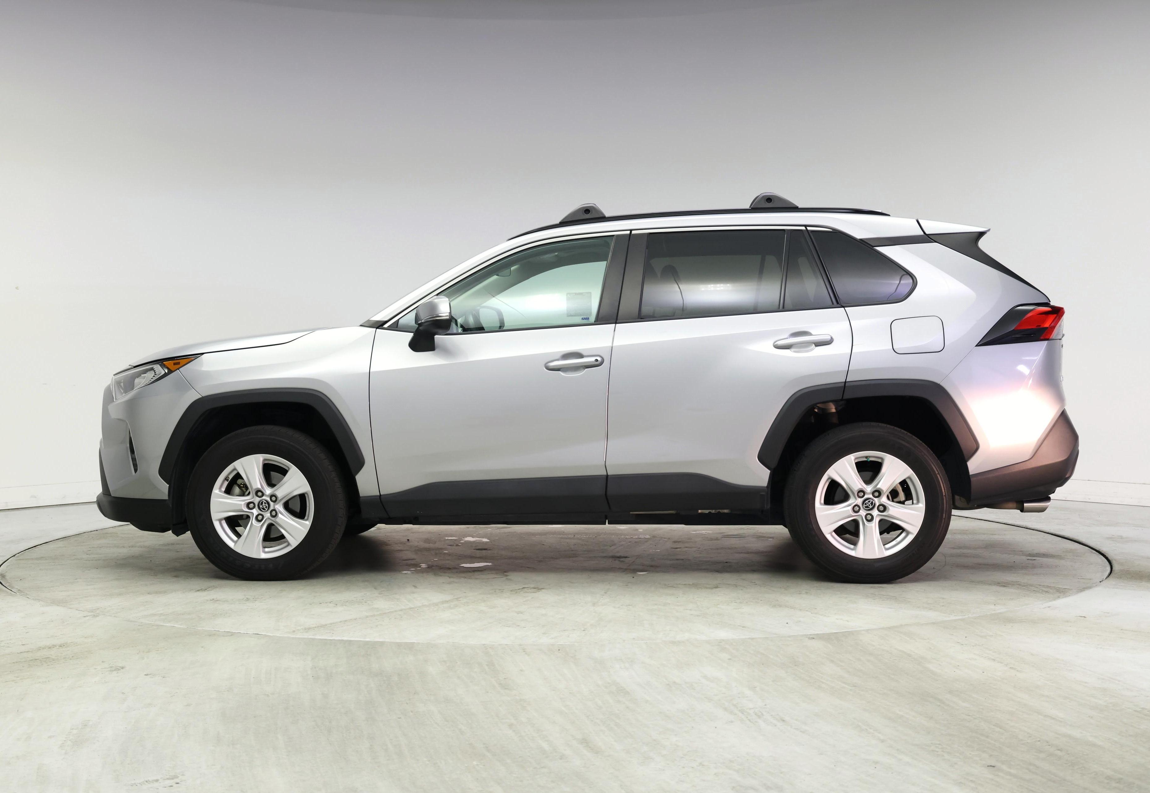 Thumbnail: 2019 Toyota RAV4 - 3