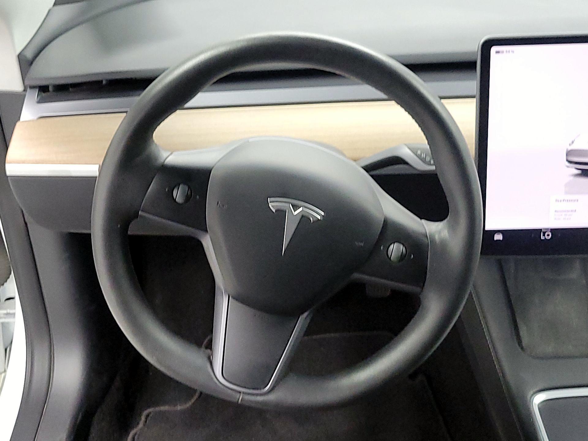 Thumbnail: 2023 Tesla Model 3 - 10