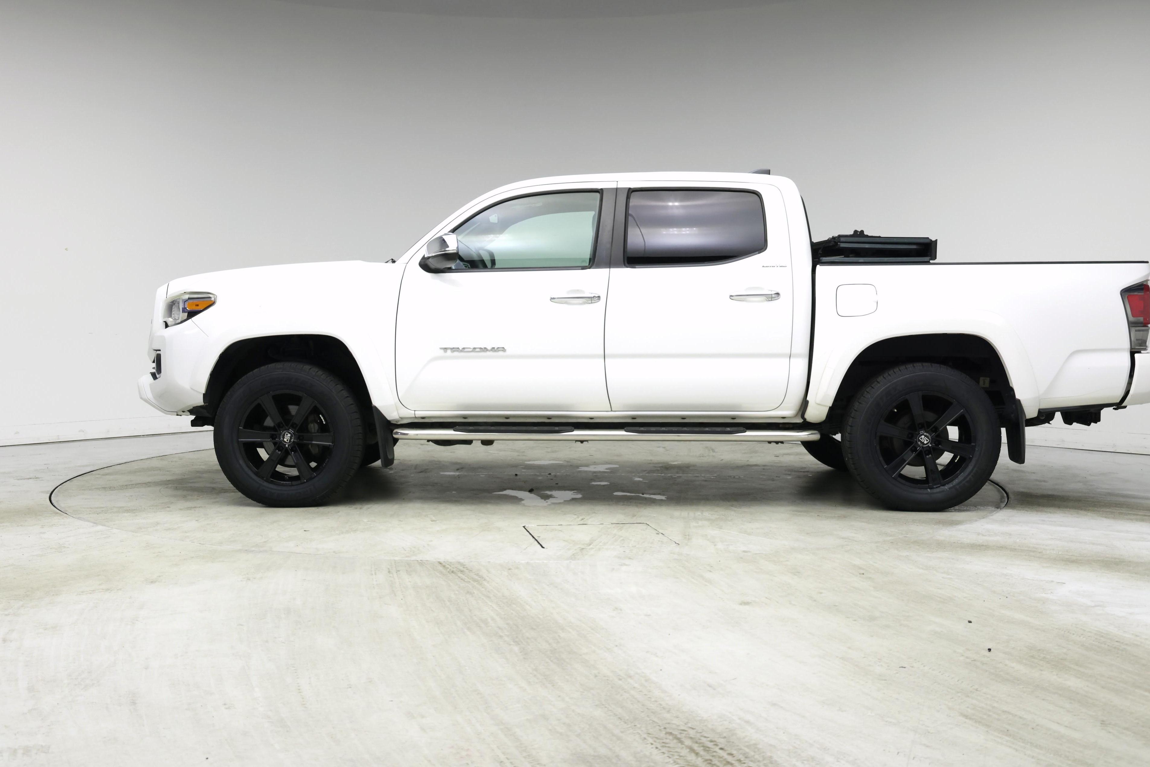 Thumbnail: 2017 Toyota Tacoma - 3