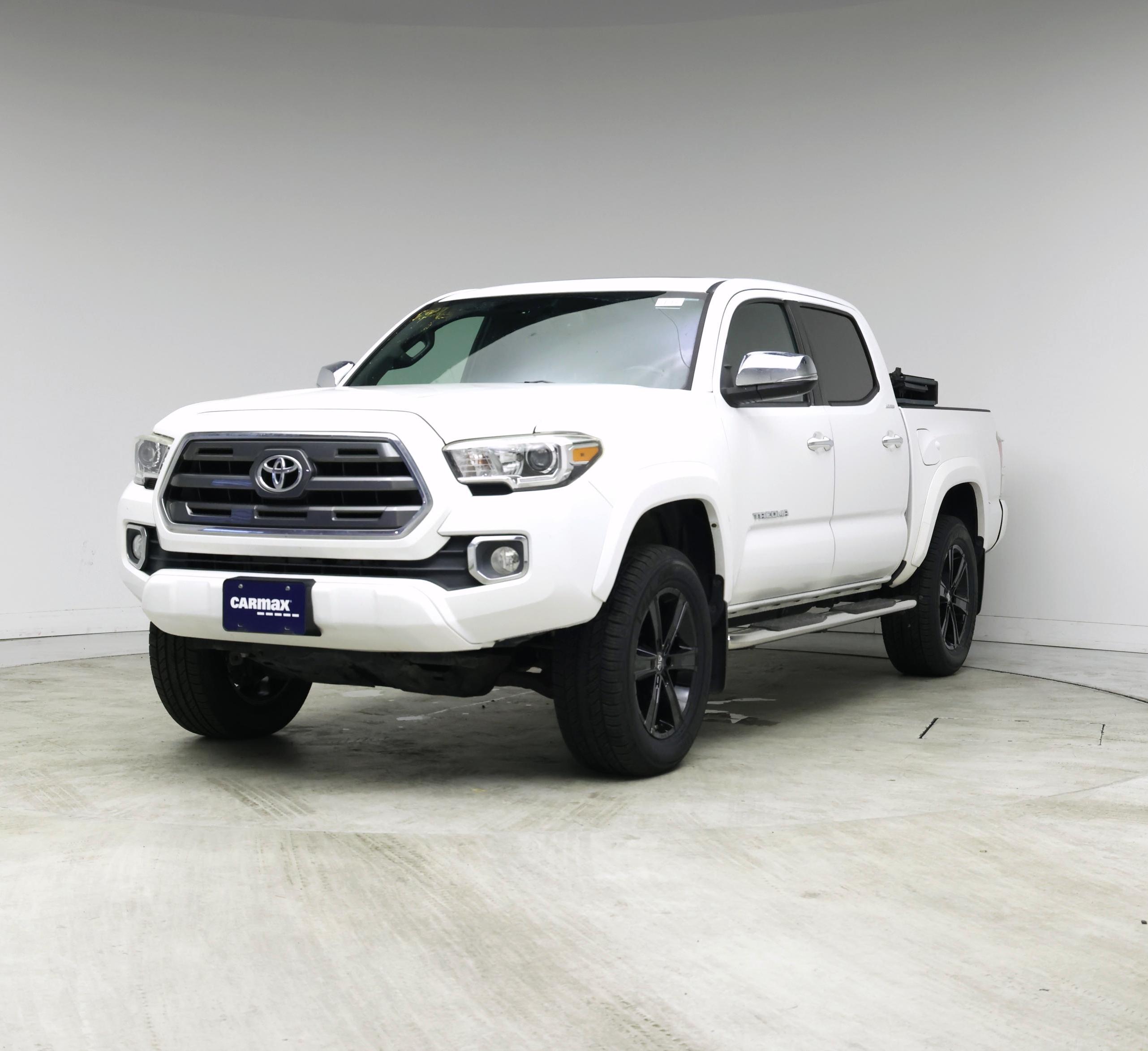 Thumbnail: 2017 Toyota Tacoma - 4