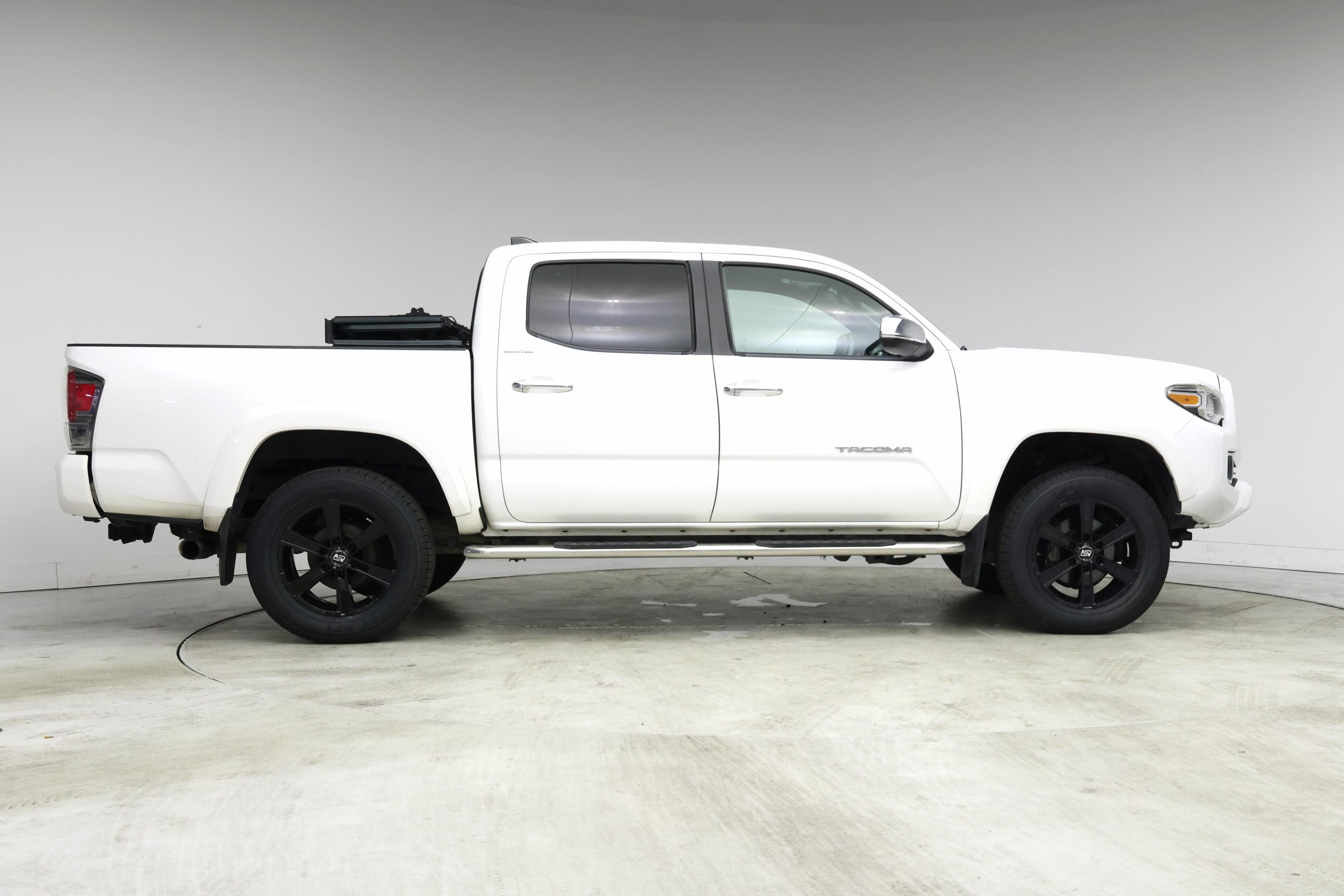 Thumbnail: 2017 Toyota Tacoma - 7