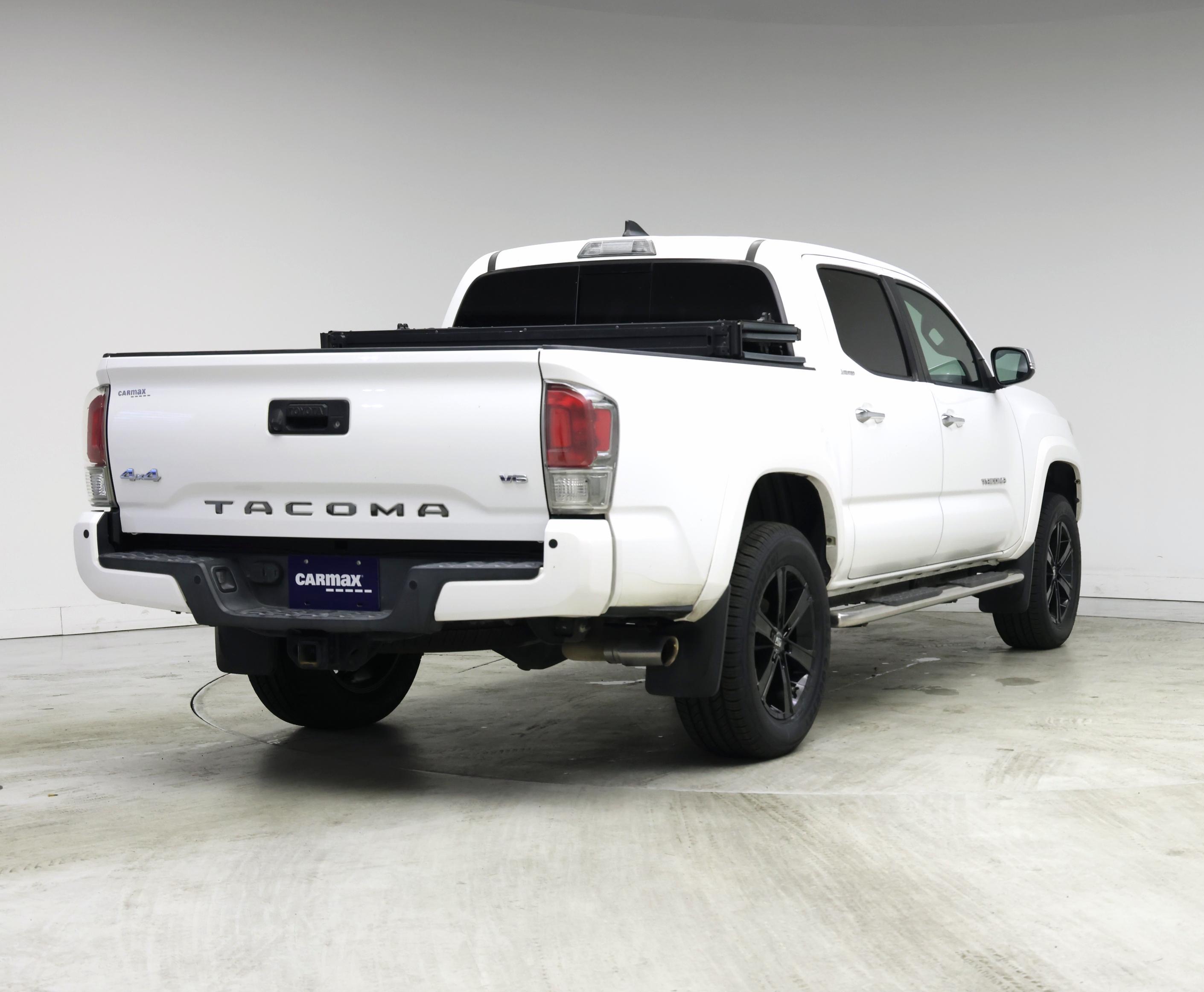 Thumbnail: 2017 Toyota Tacoma - 8
