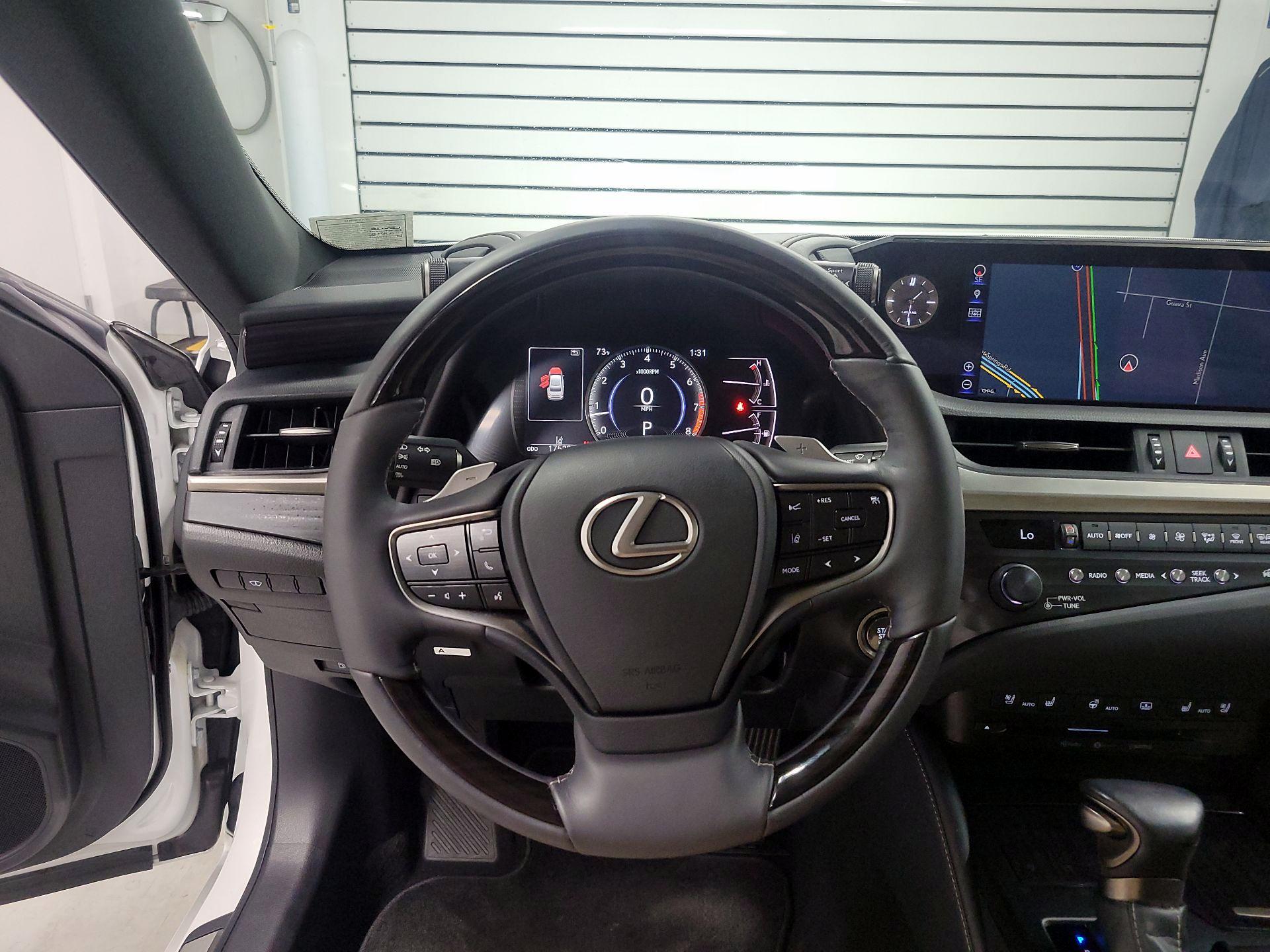 Thumbnail: 2019 Lexus ES - 10