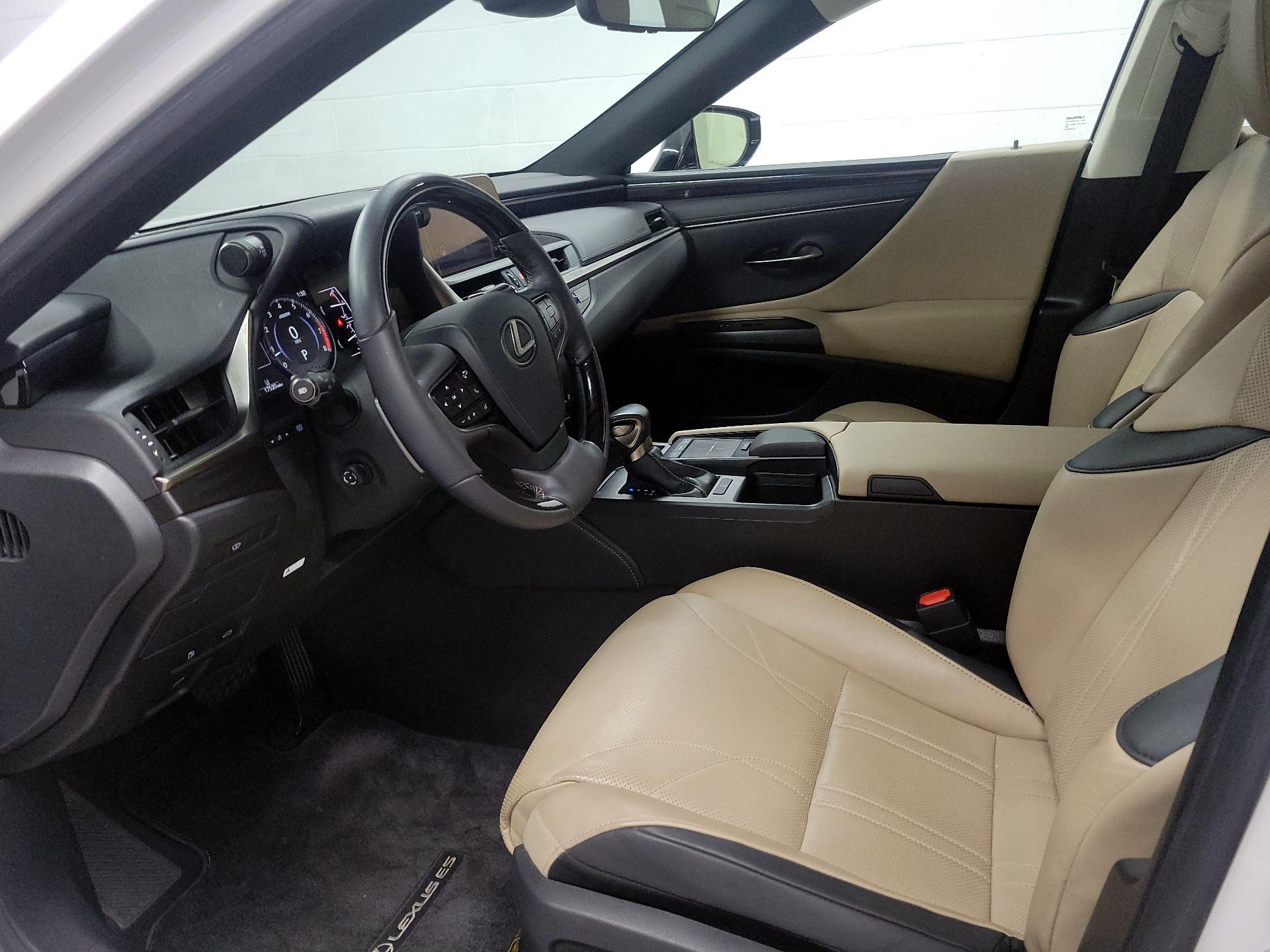 Thumbnail: 2019 Lexus ES - 11