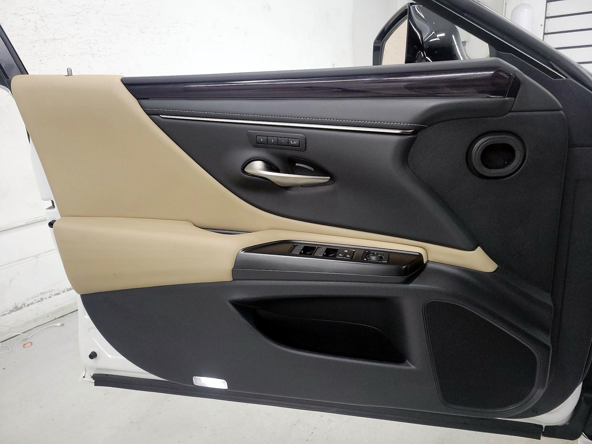 Thumbnail: 2019 Lexus ES - 12