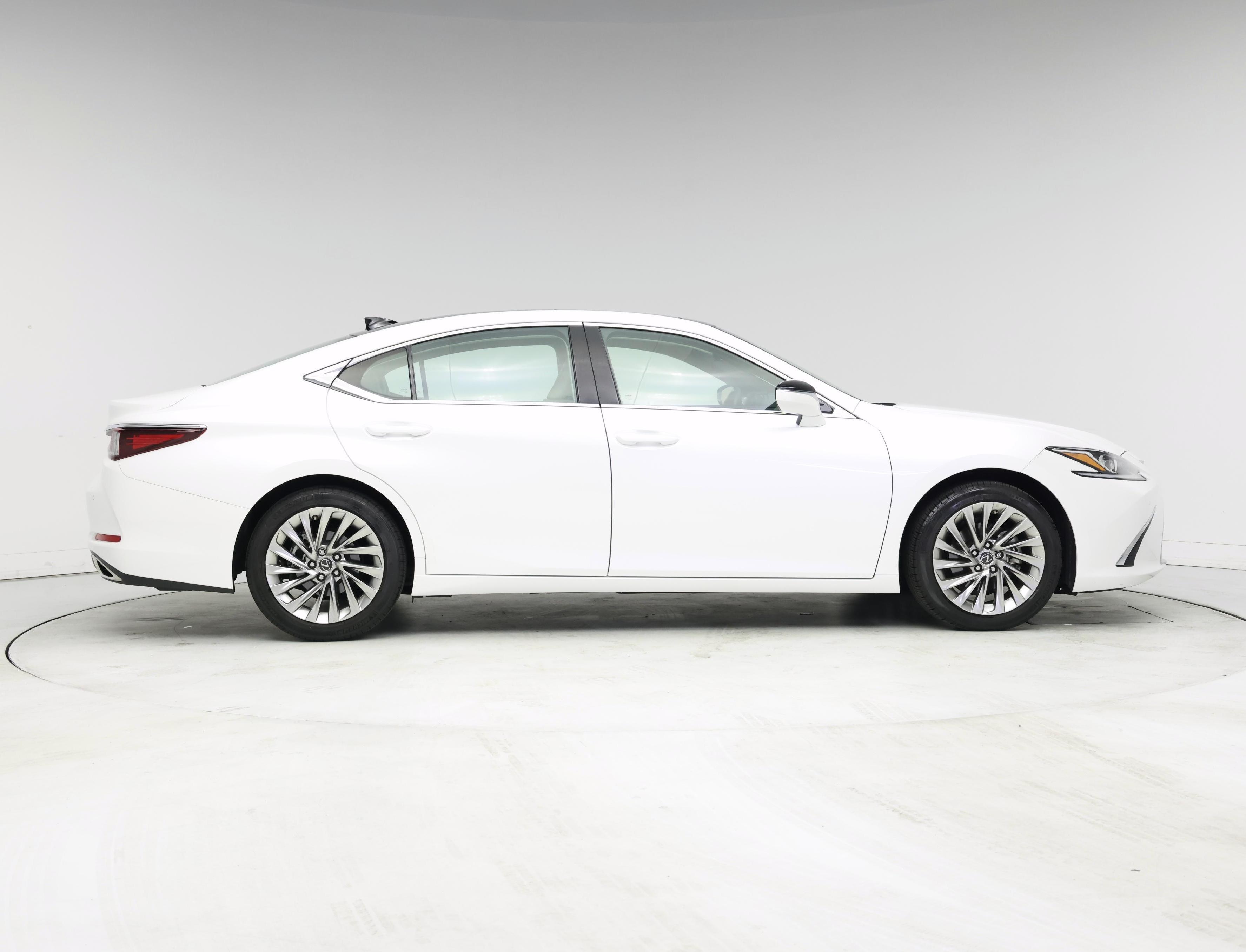Thumbnail: 2019 Lexus ES - 7