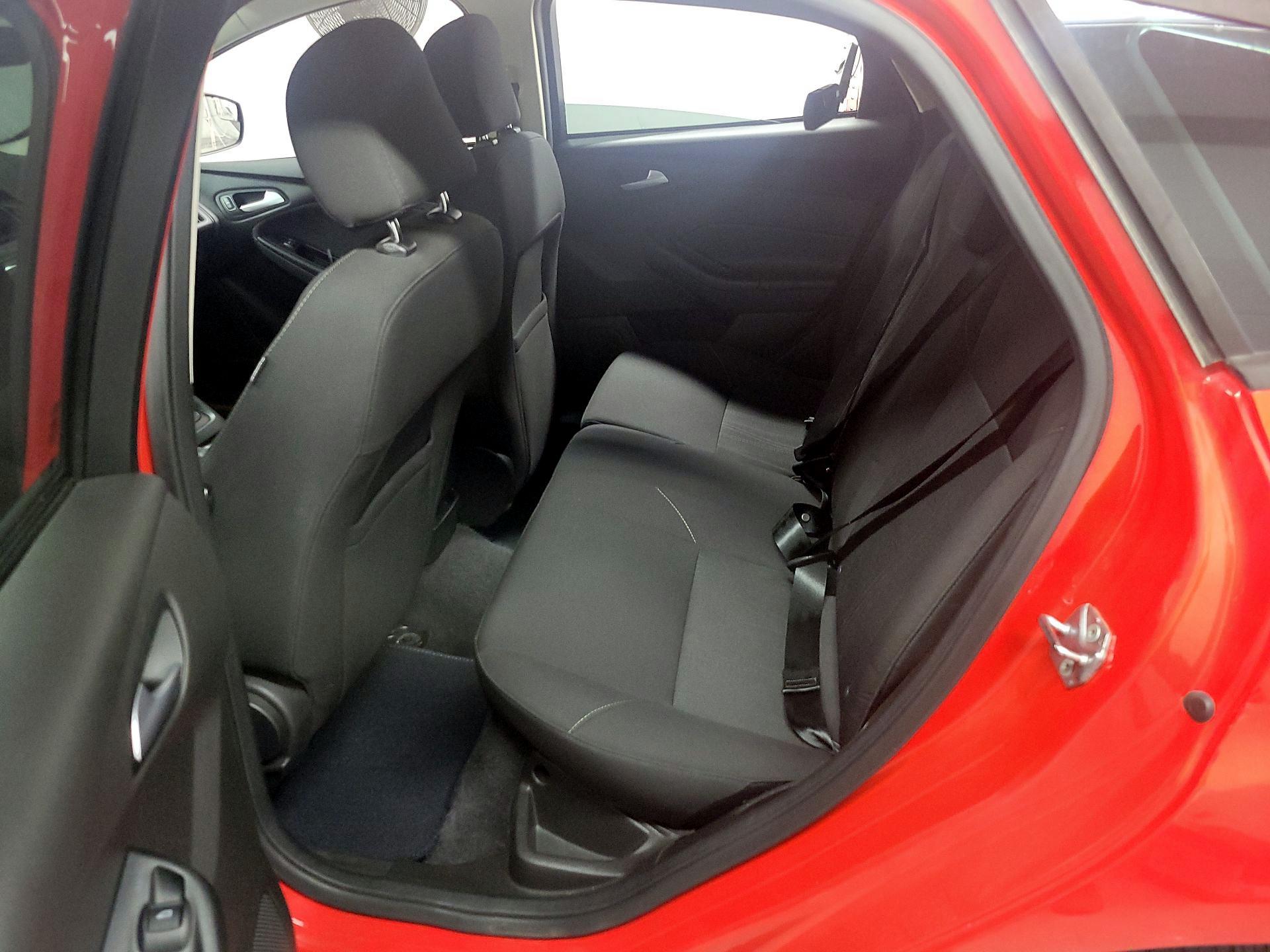 Thumbnail: 2016 Ford Focus - 19