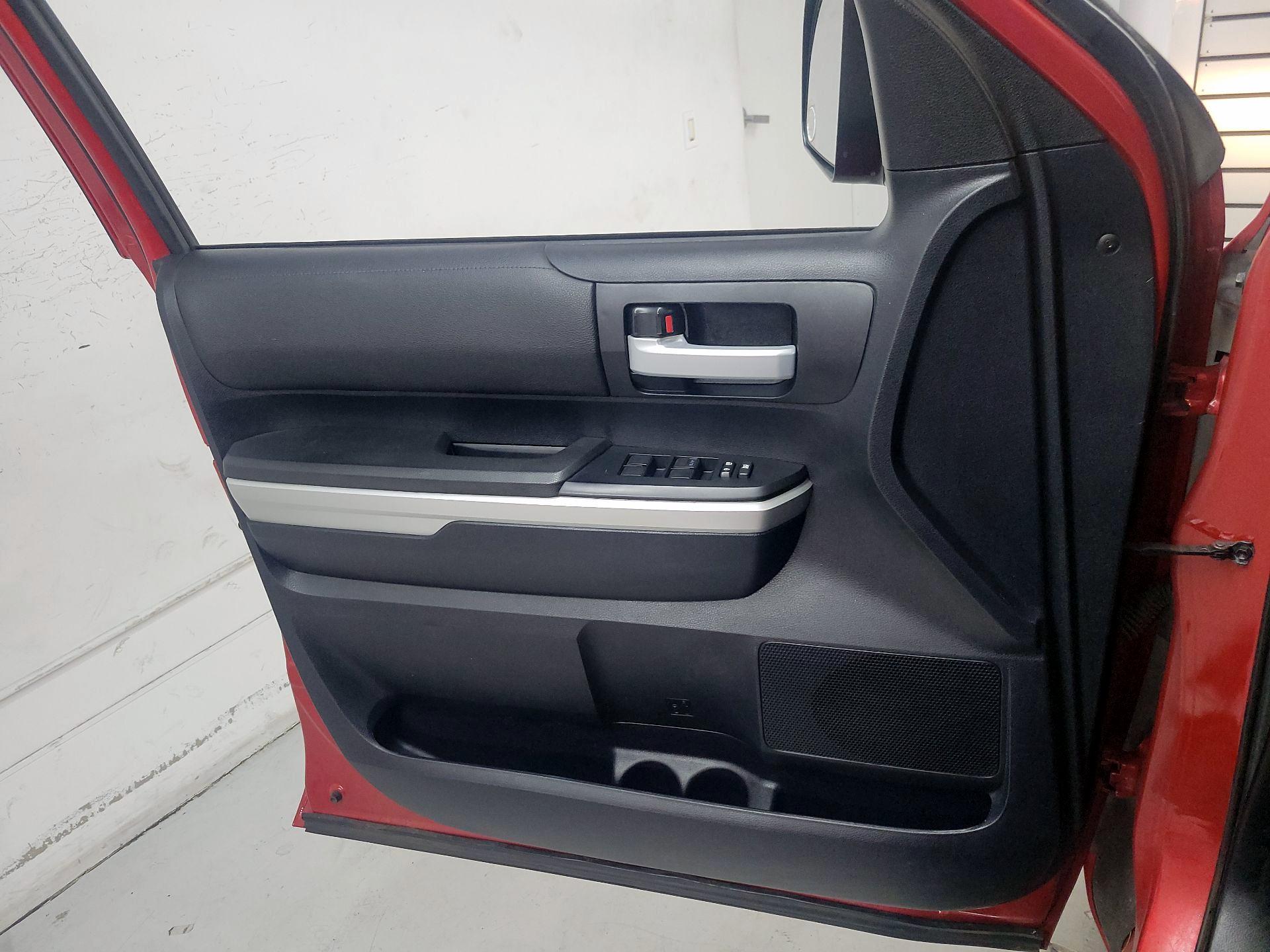 Thumbnail: 2015 Toyota Tundra - 12