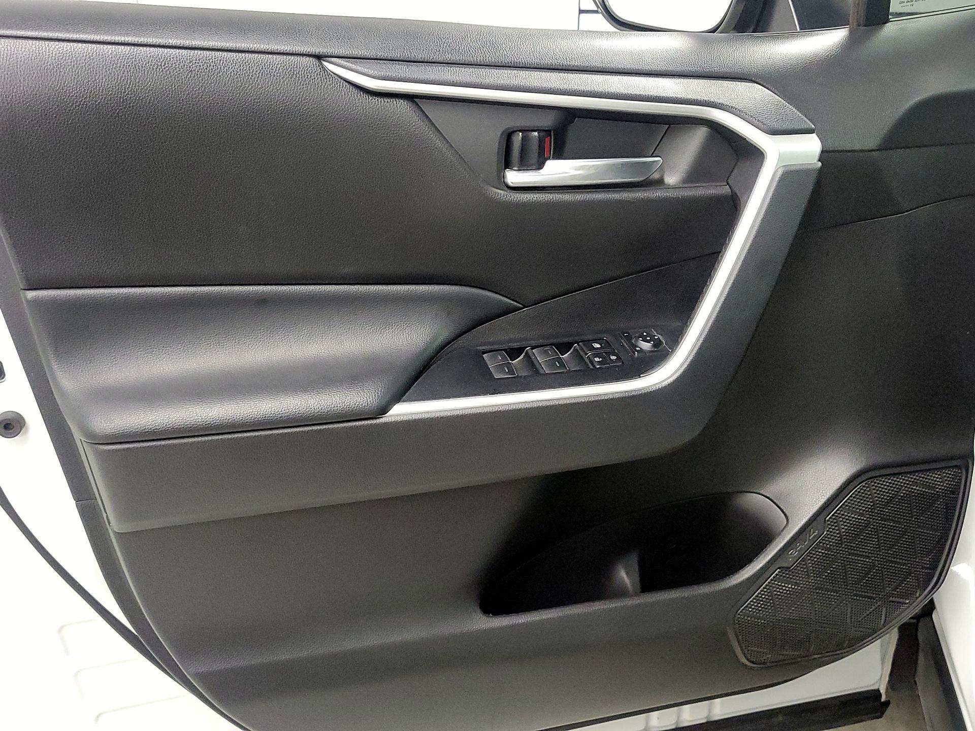 Thumbnail: 2022 Toyota RAV4 - 12