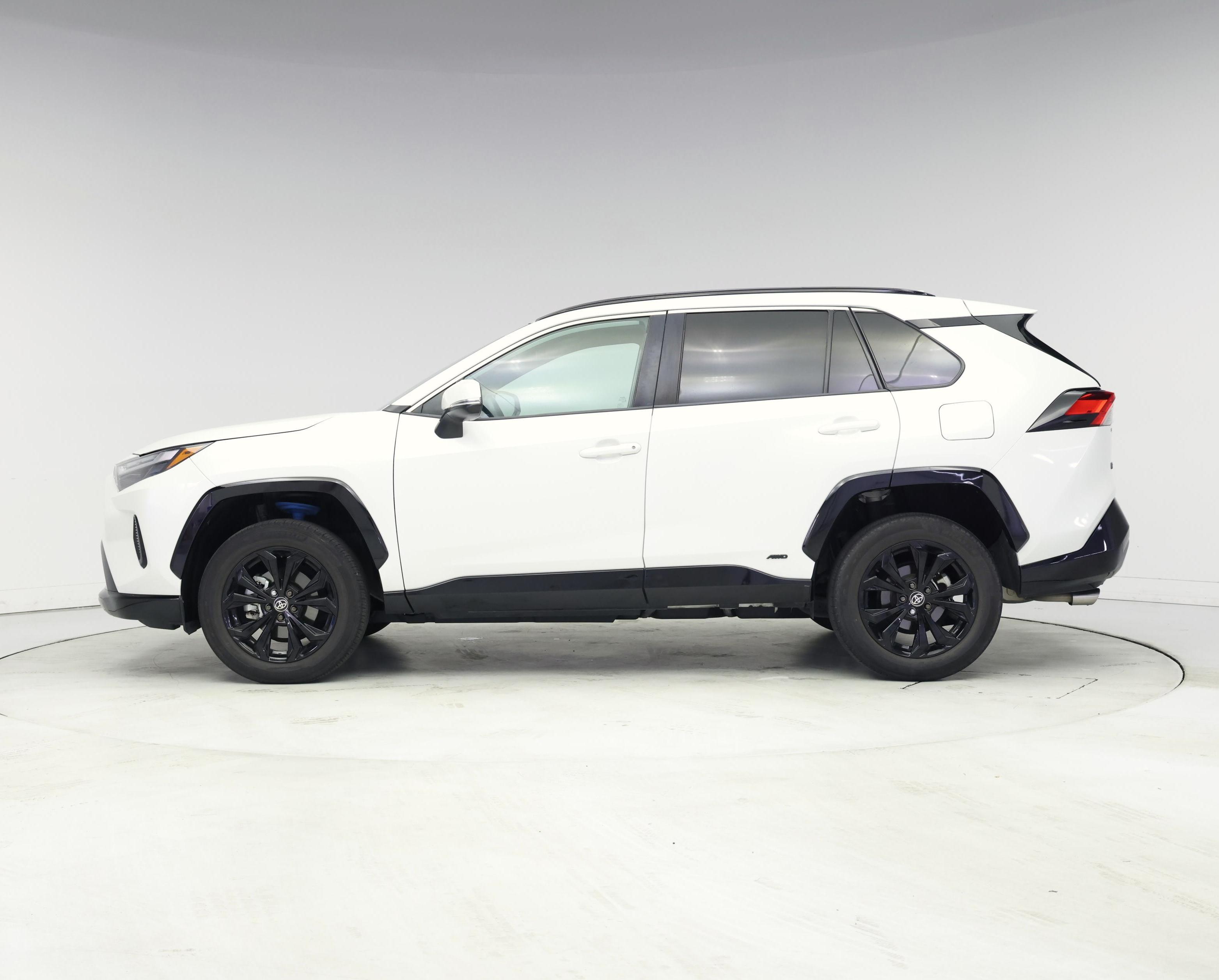 Thumbnail: 2022 Toyota RAV4 - 3