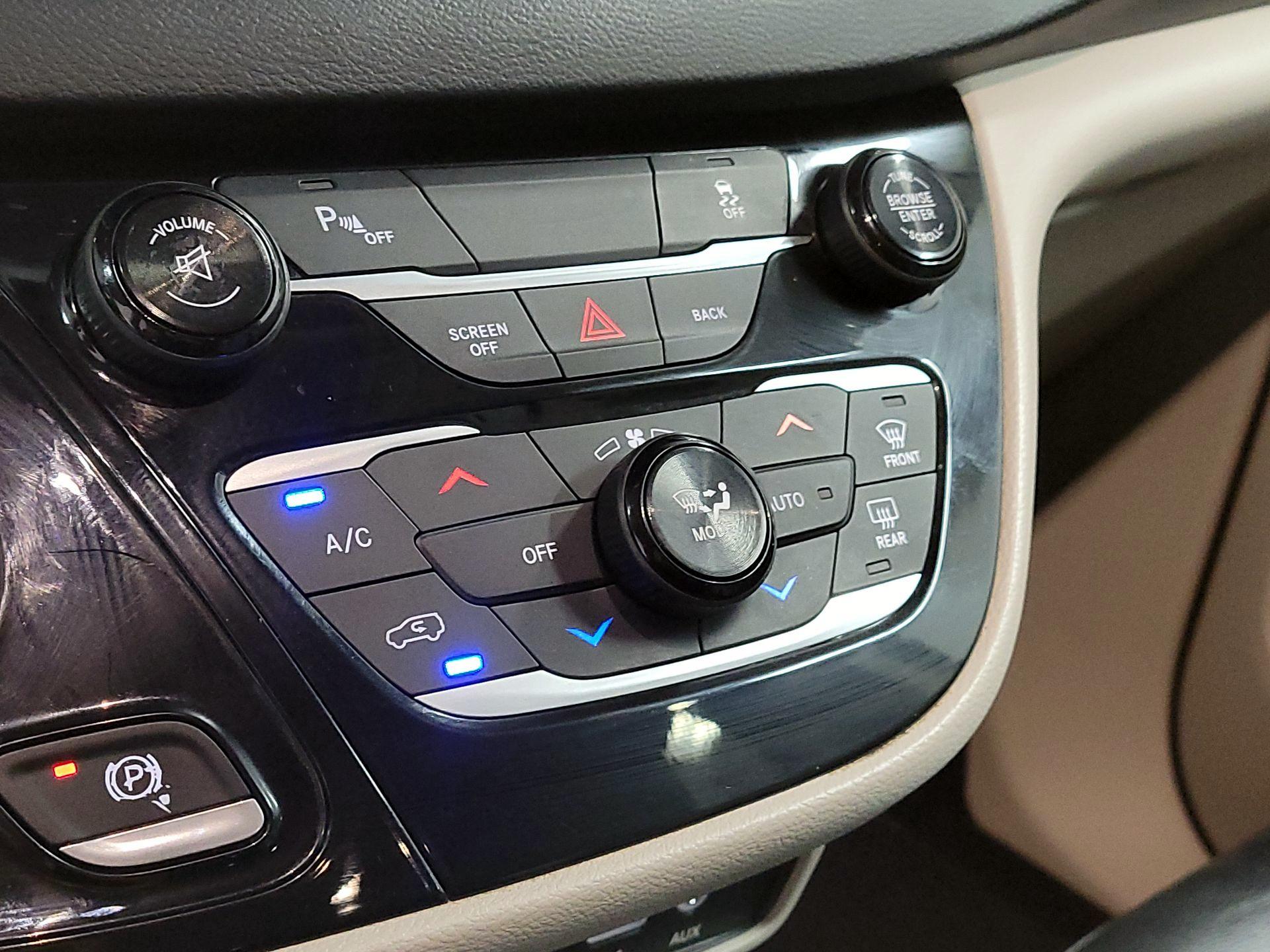 Thumbnail: 2017 Chrysler Pacifica - 16
