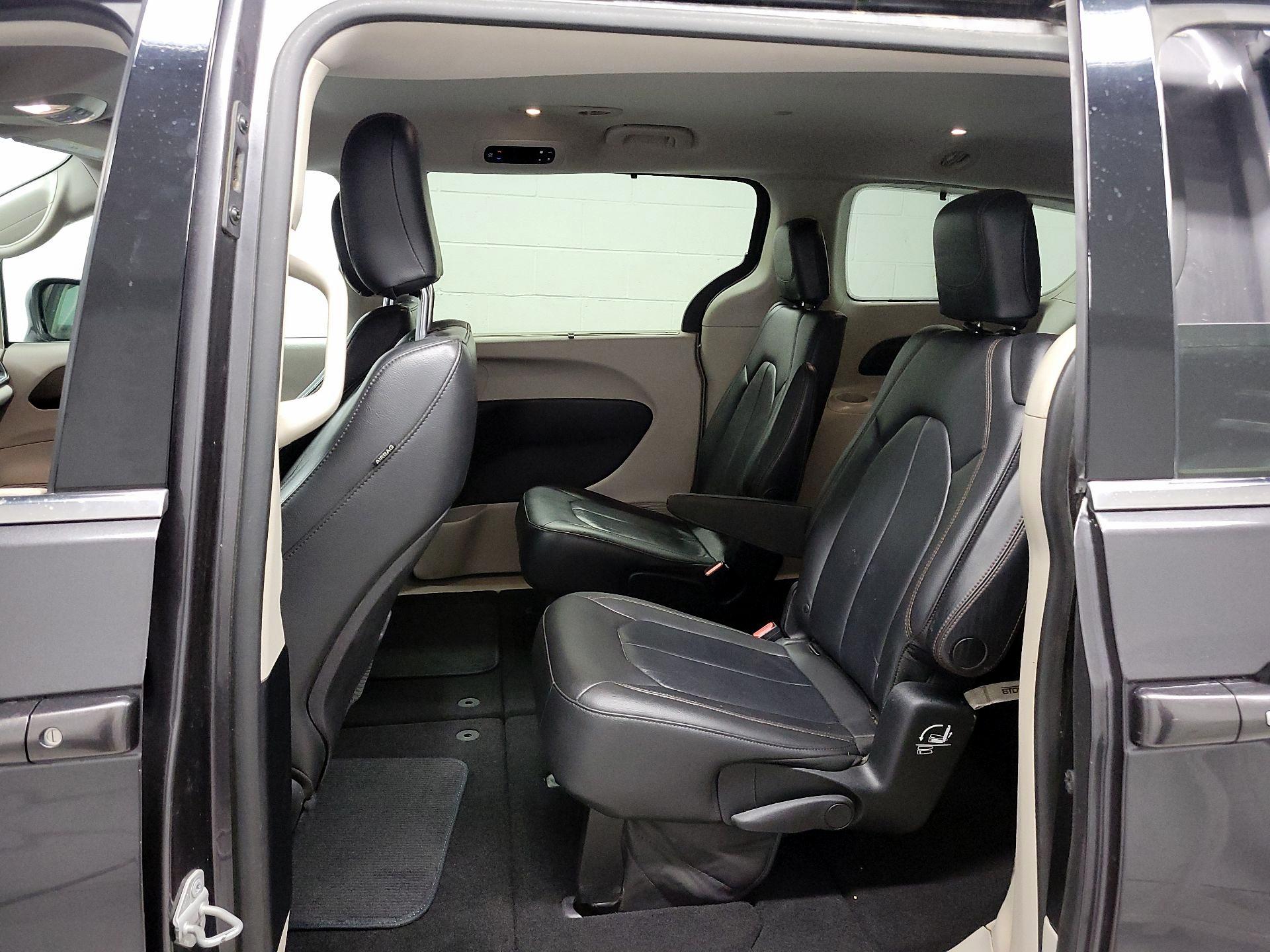 Thumbnail: 2017 Chrysler Pacifica - 19