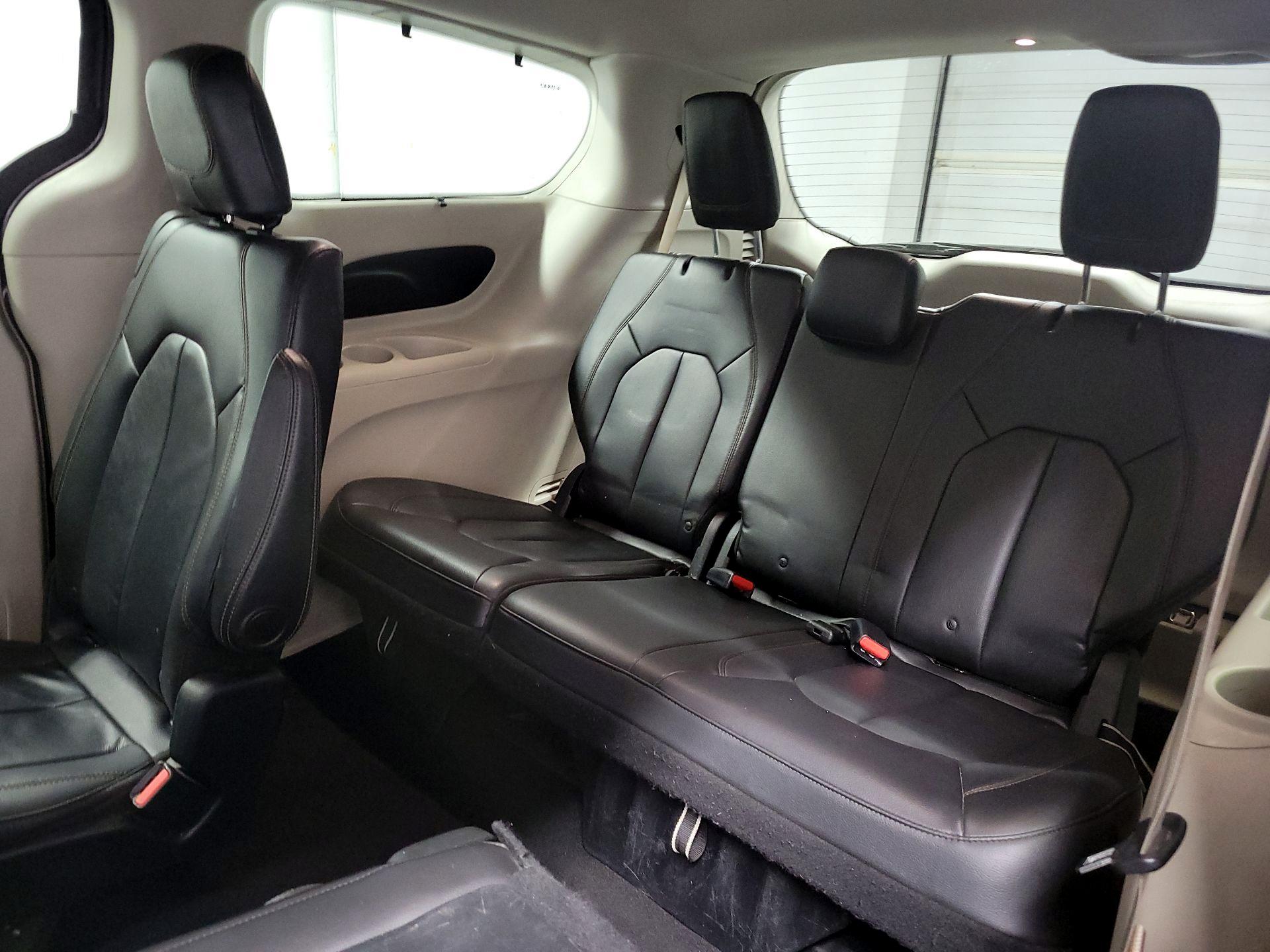 Thumbnail: 2017 Chrysler Pacifica - 20