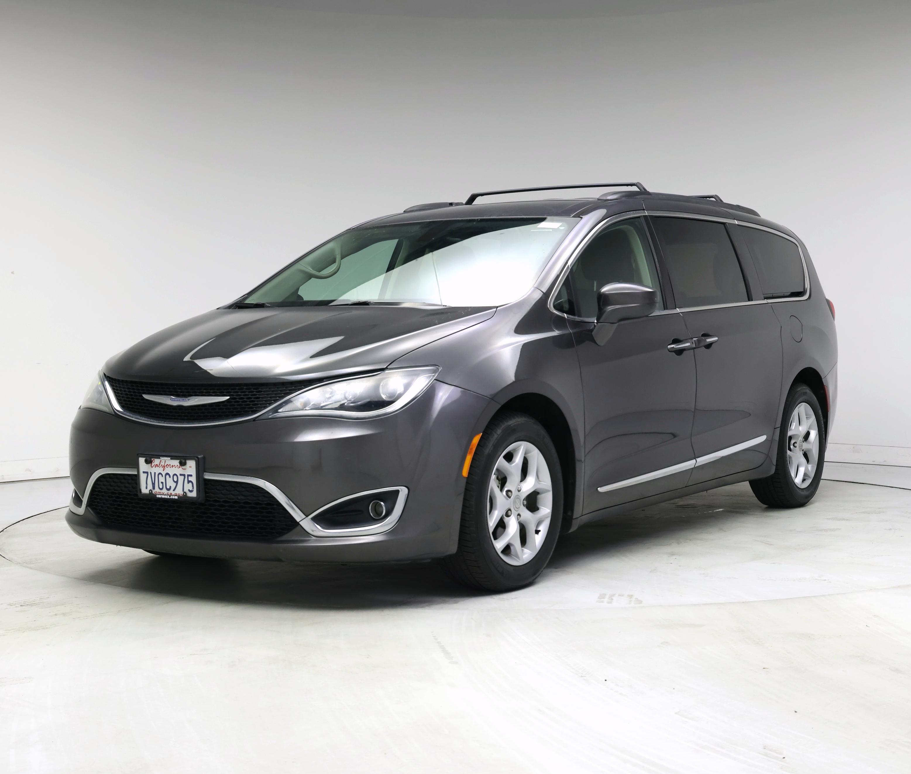 Thumbnail: 2017 Chrysler Pacifica - 4