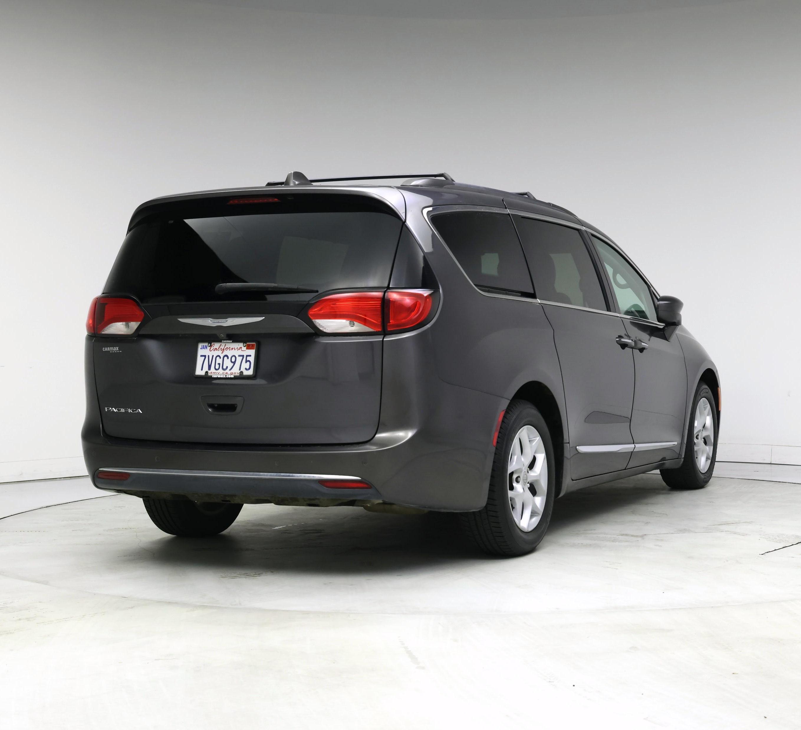 Thumbnail: 2017 Chrysler Pacifica - 8