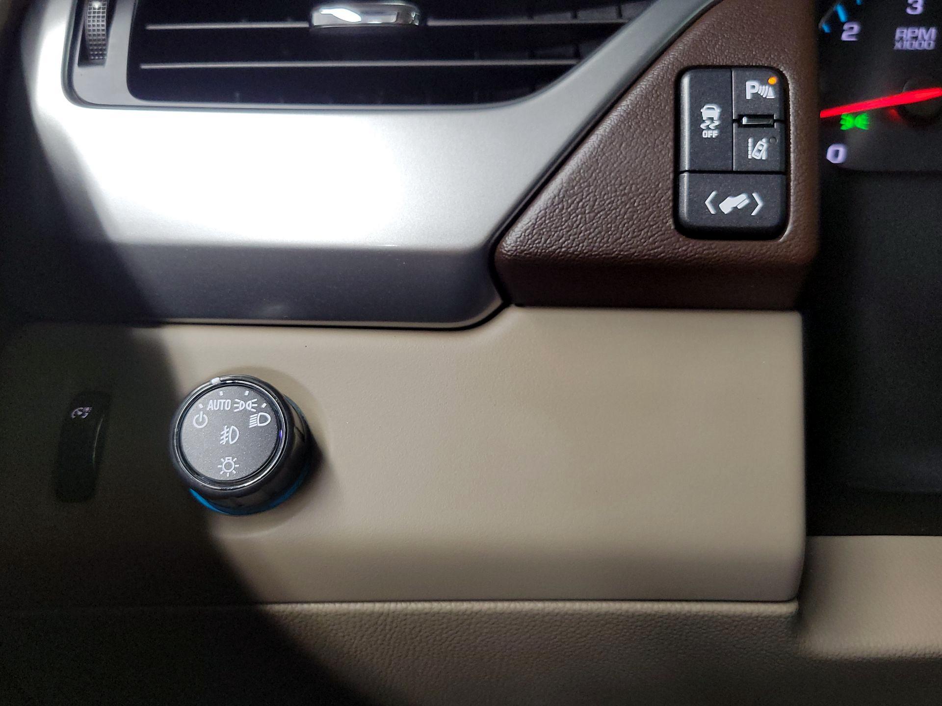 Thumbnail: 2015 Chevrolet Tahoe - 13