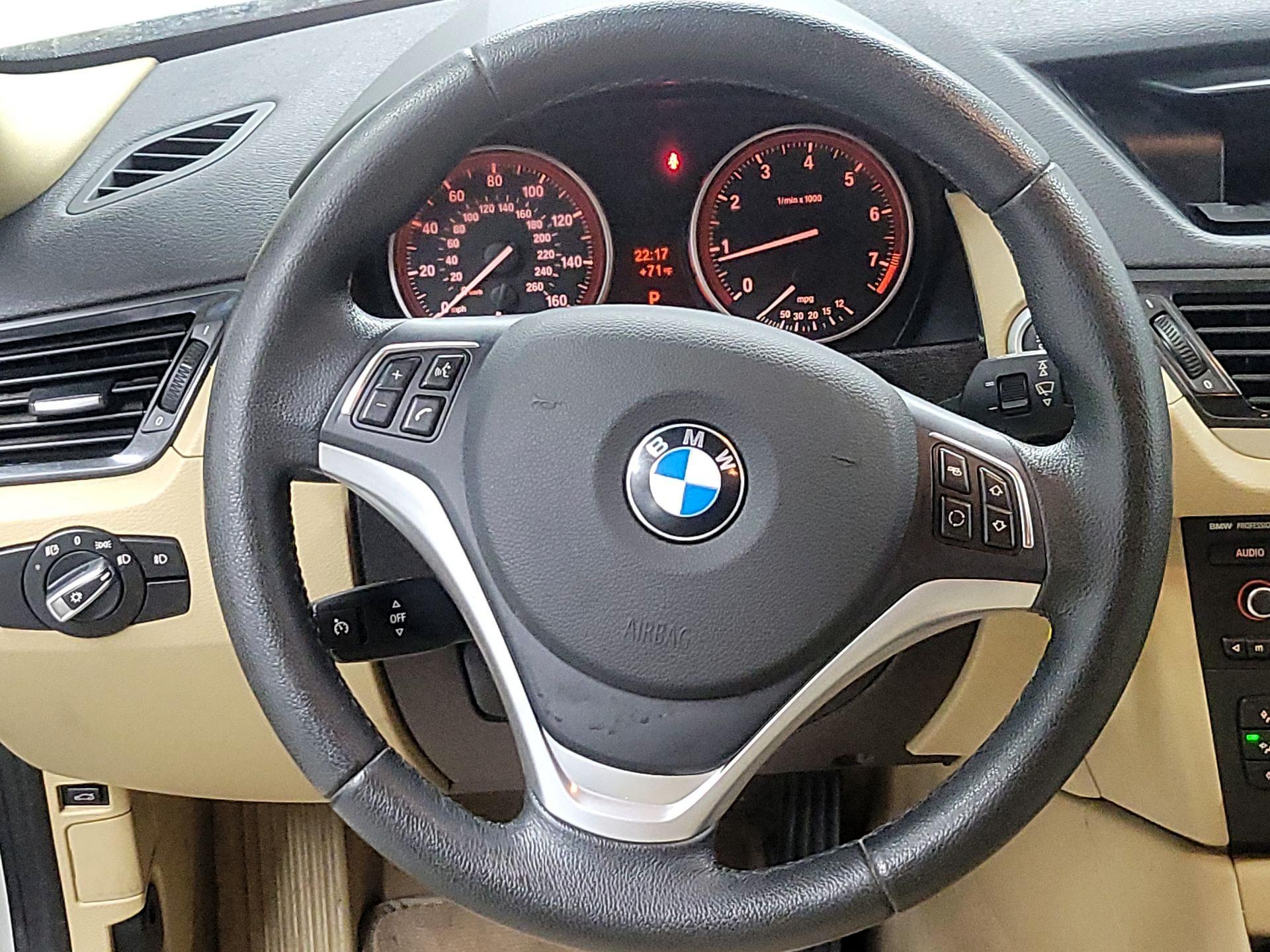 Thumbnail: 2015 BMW X1 - 10