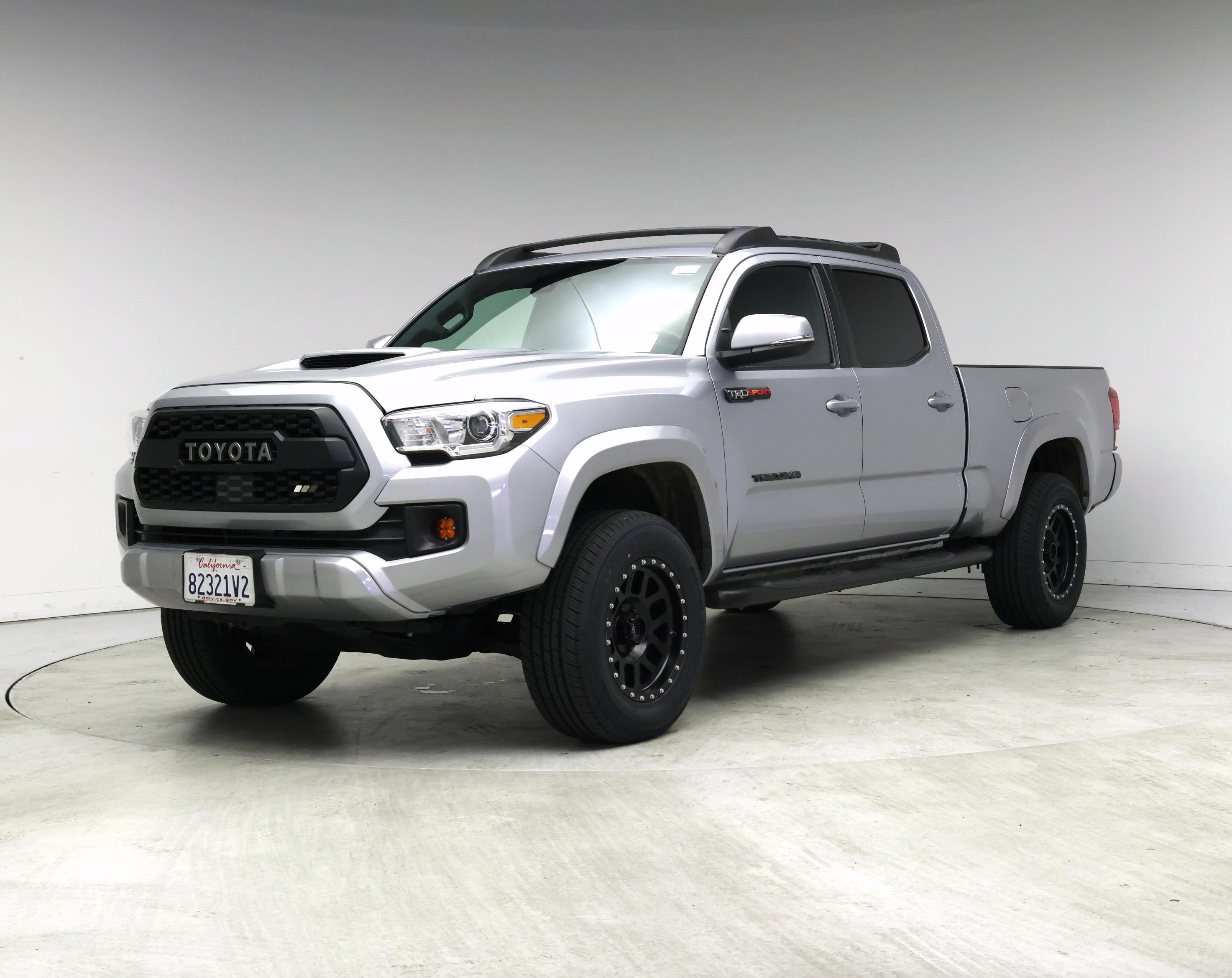 Thumbnail: 2019 Toyota Tacoma - 4