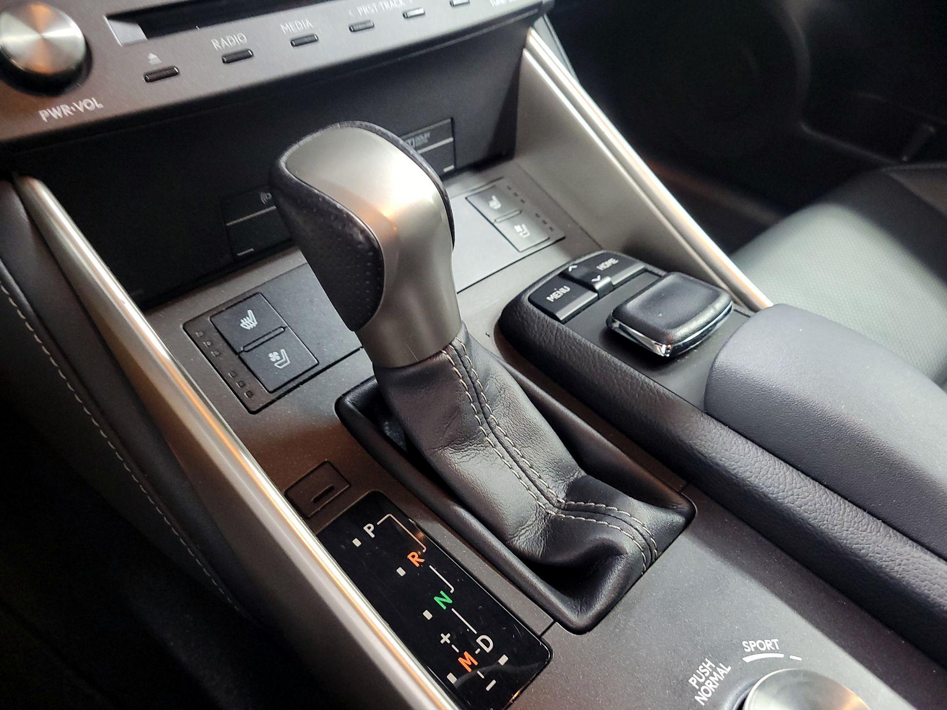 Thumbnail: 2015 Lexus IS - 17