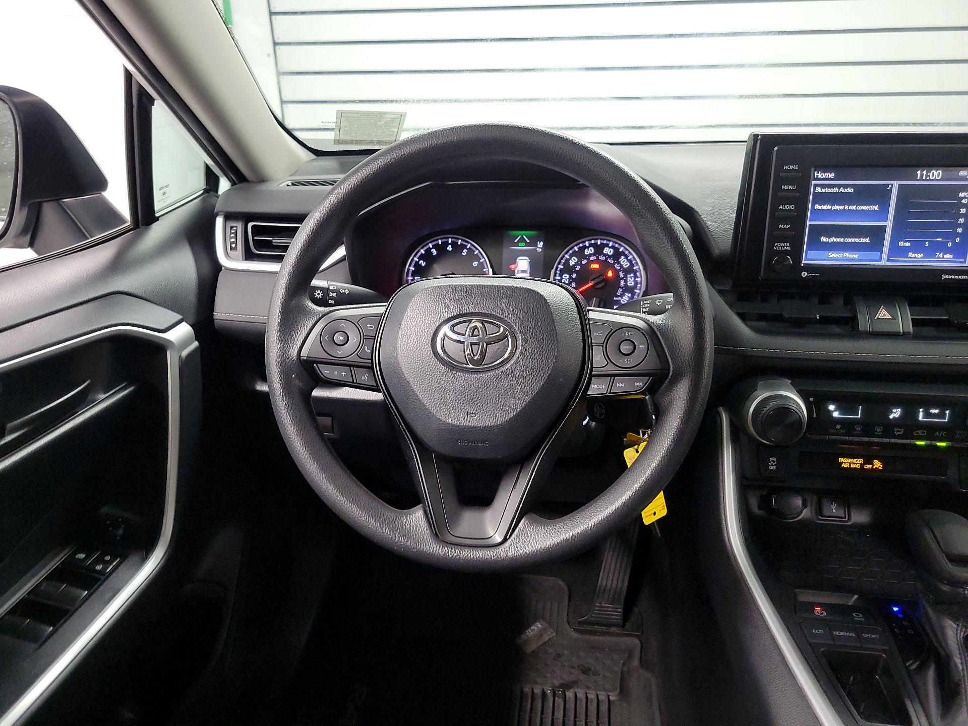 Thumbnail: 2020 Toyota RAV4 - 10