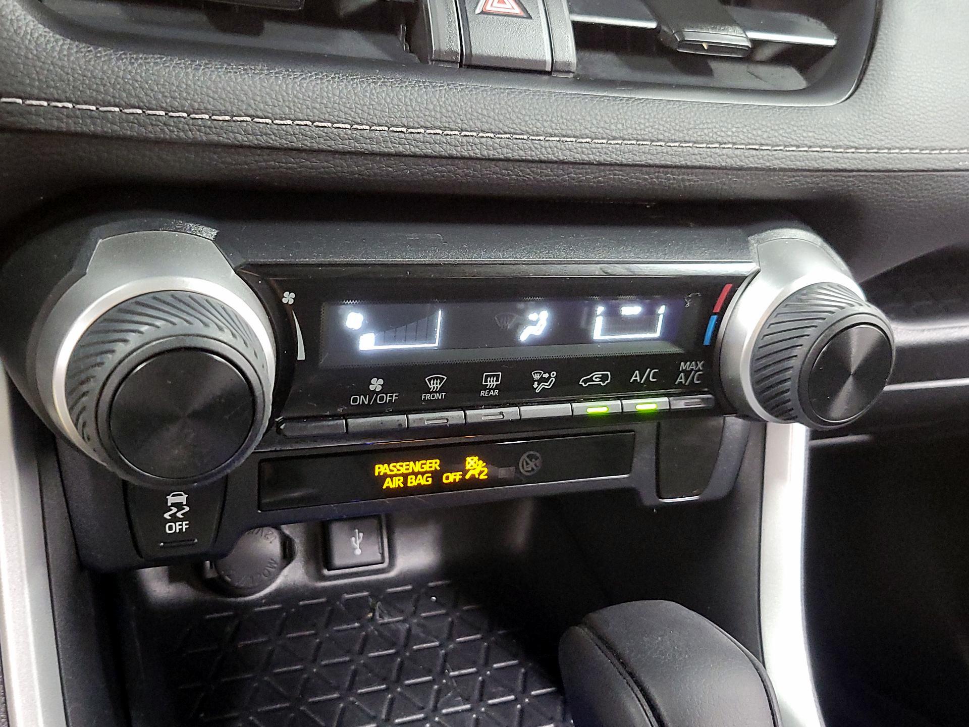 Thumbnail: 2020 Toyota RAV4 - 15