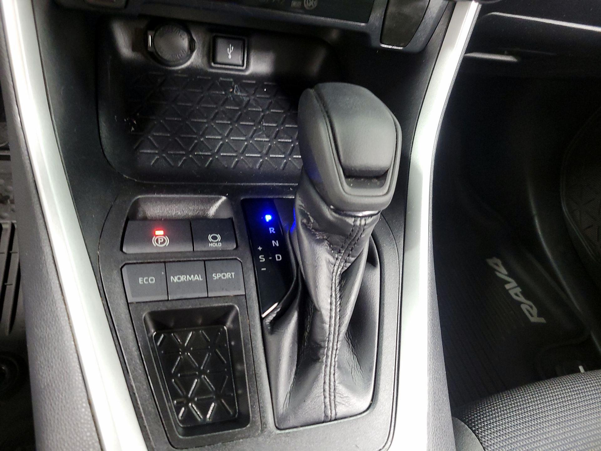 Thumbnail: 2020 Toyota RAV4 - 16