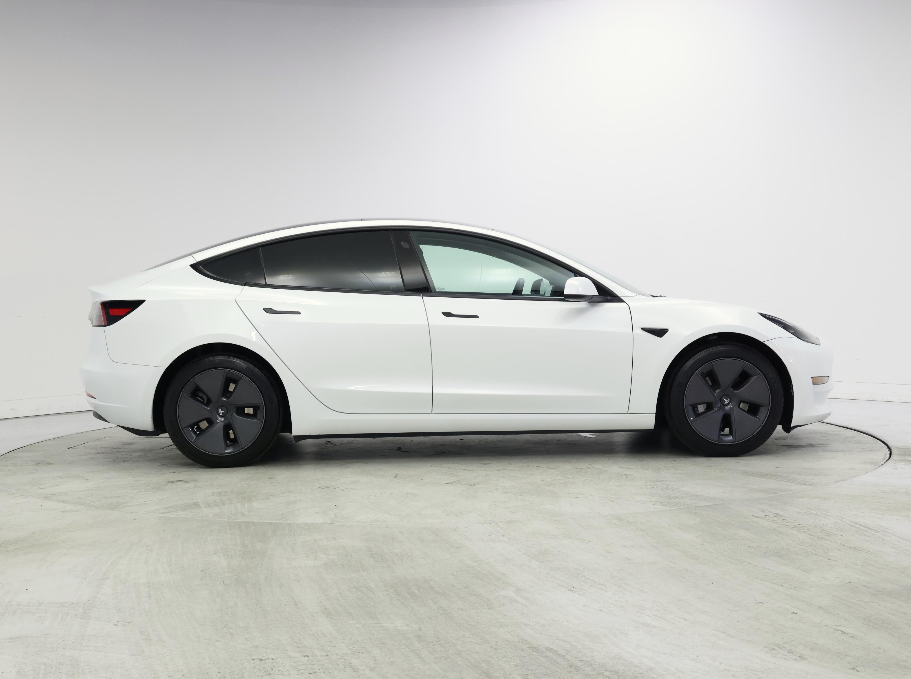 Thumbnail: 2023 Tesla Model 3 - 7