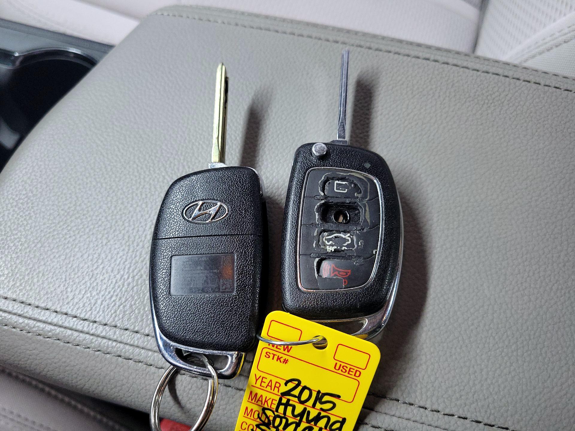Thumbnail: 2015 Hyundai Sonata - 20