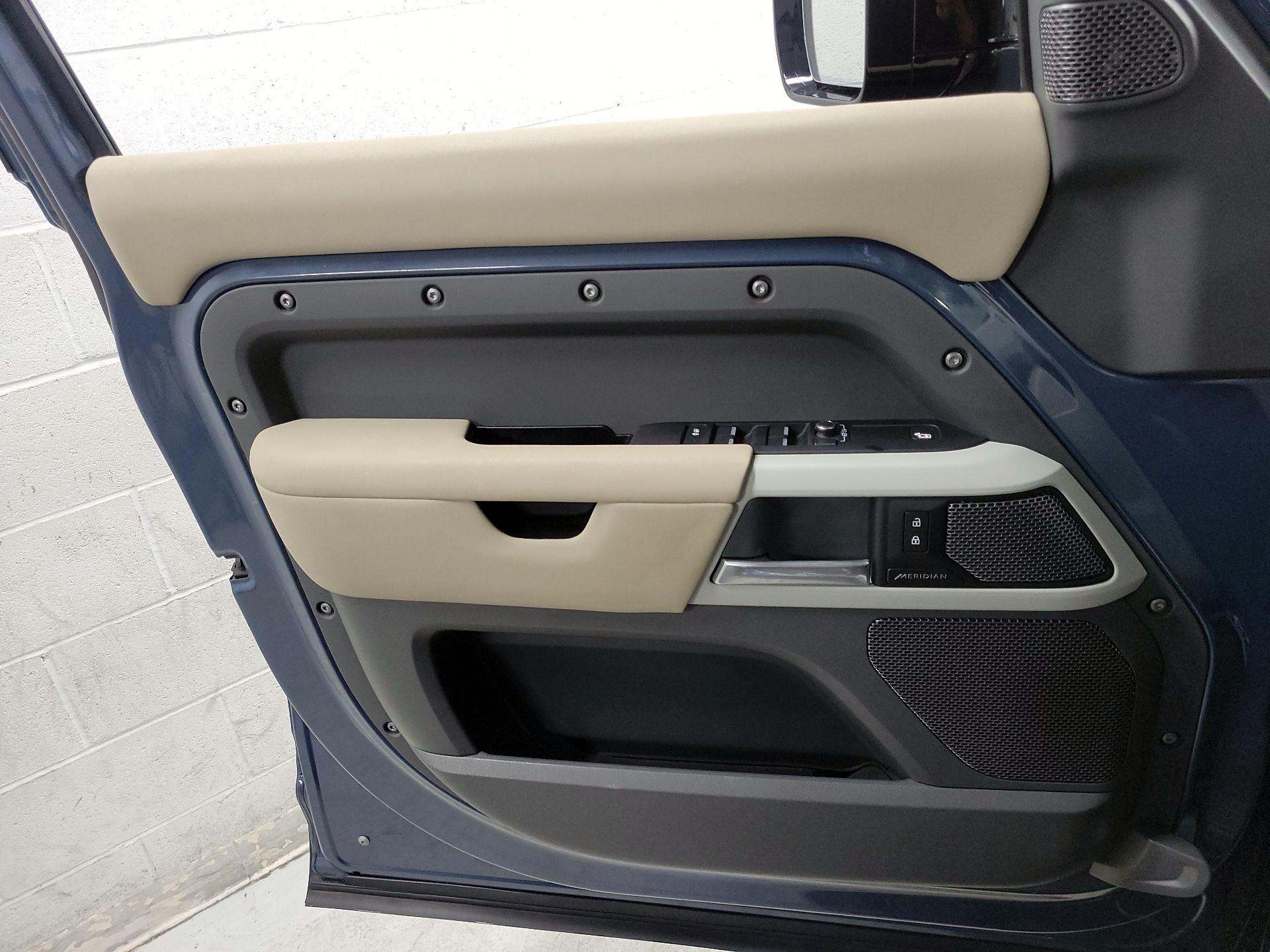 Thumbnail: 2022 Land Rover Defender - 12