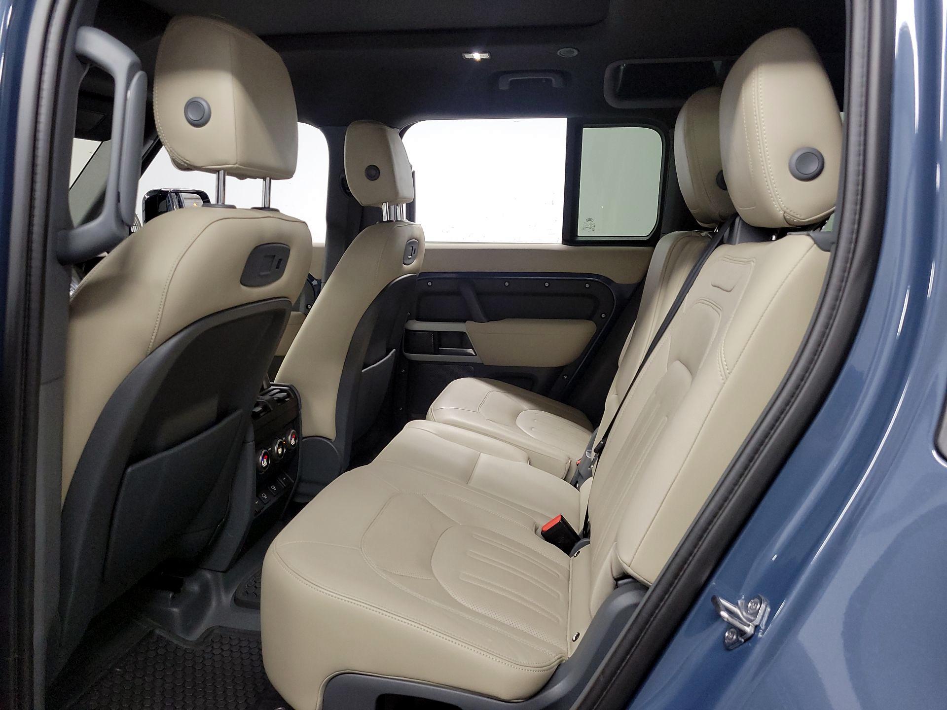 Thumbnail: 2022 Land Rover Defender - 17