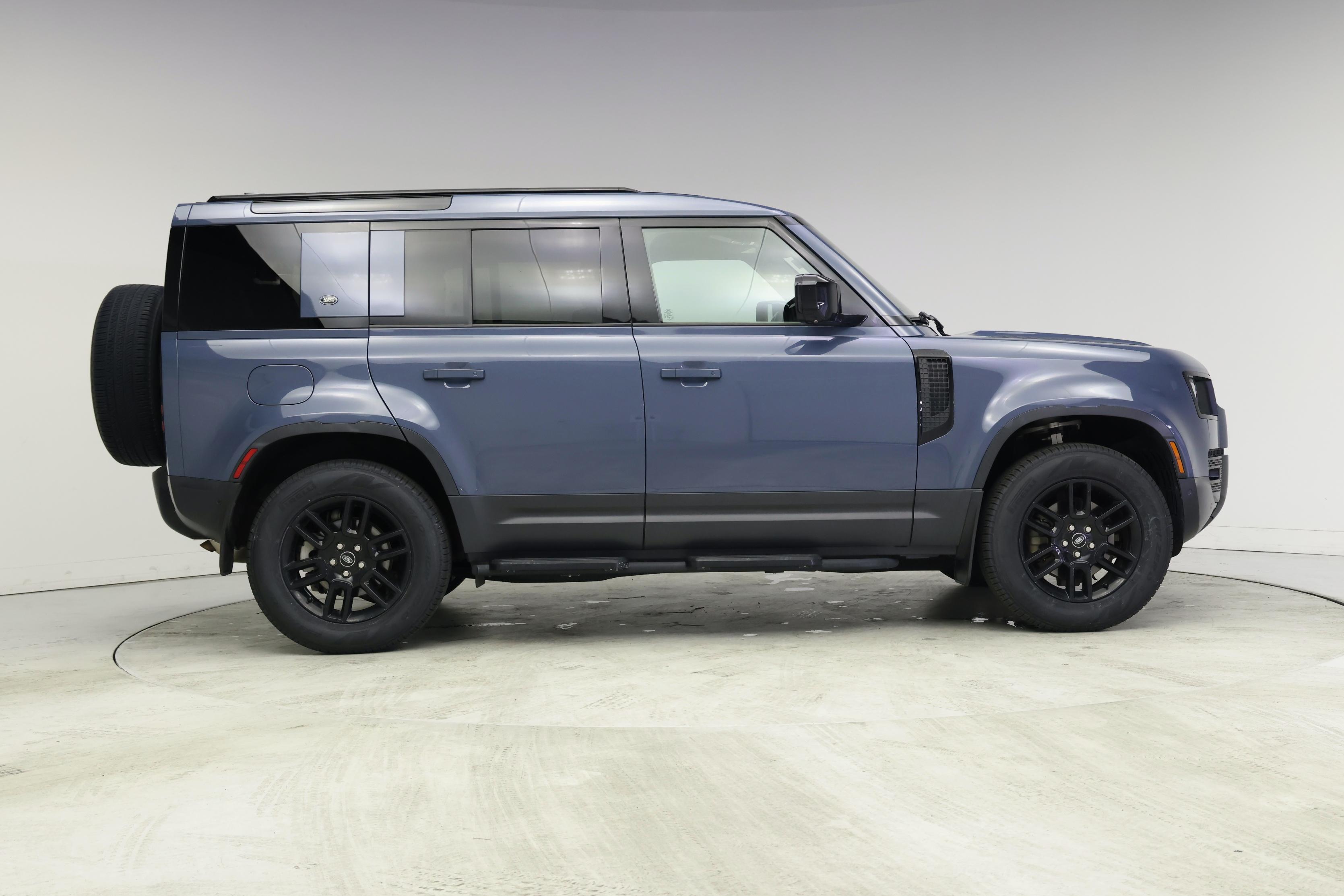 Thumbnail: 2022 Land Rover Defender - 7