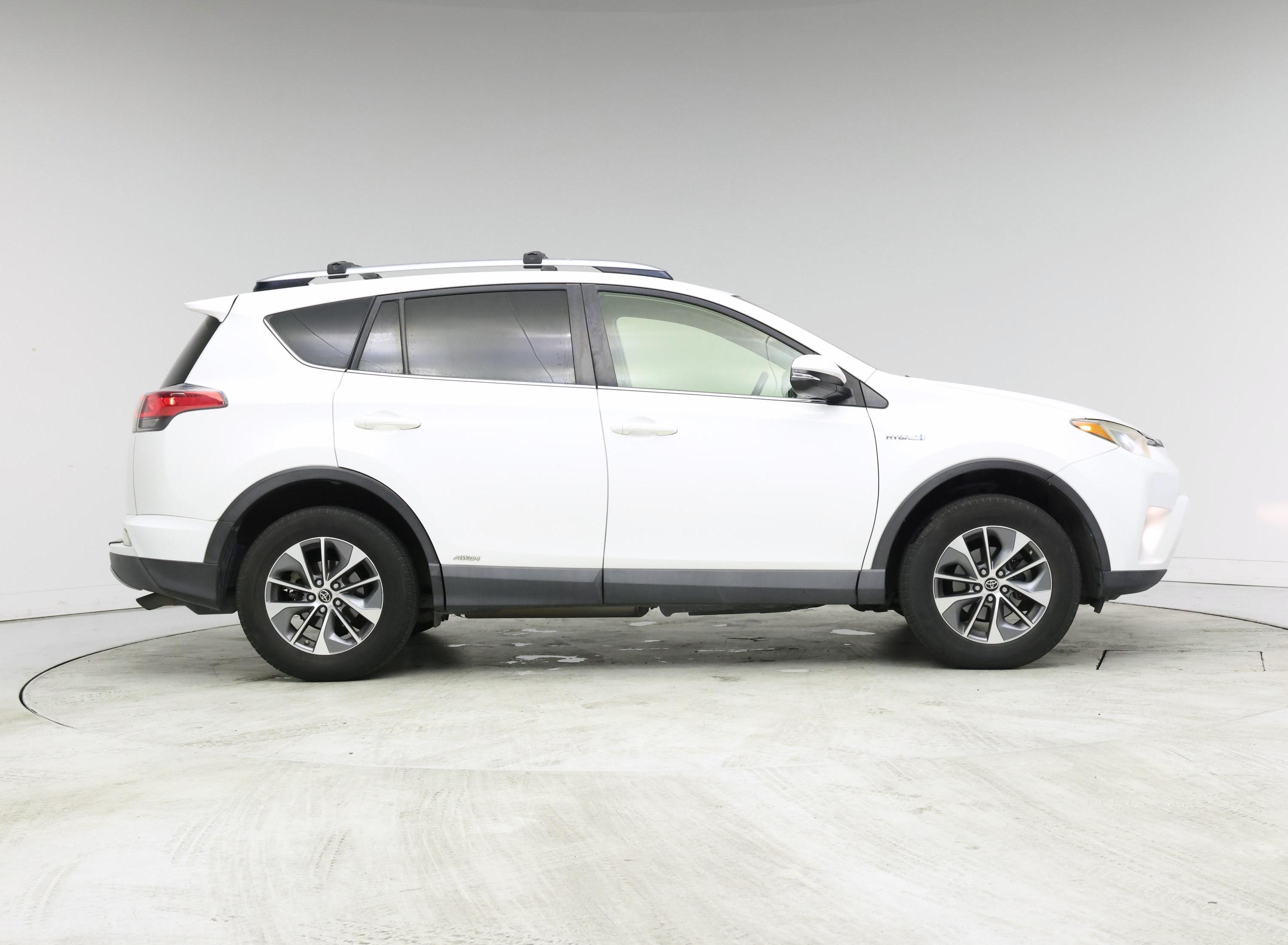 Thumbnail: 2017 Toyota RAV4 - 7