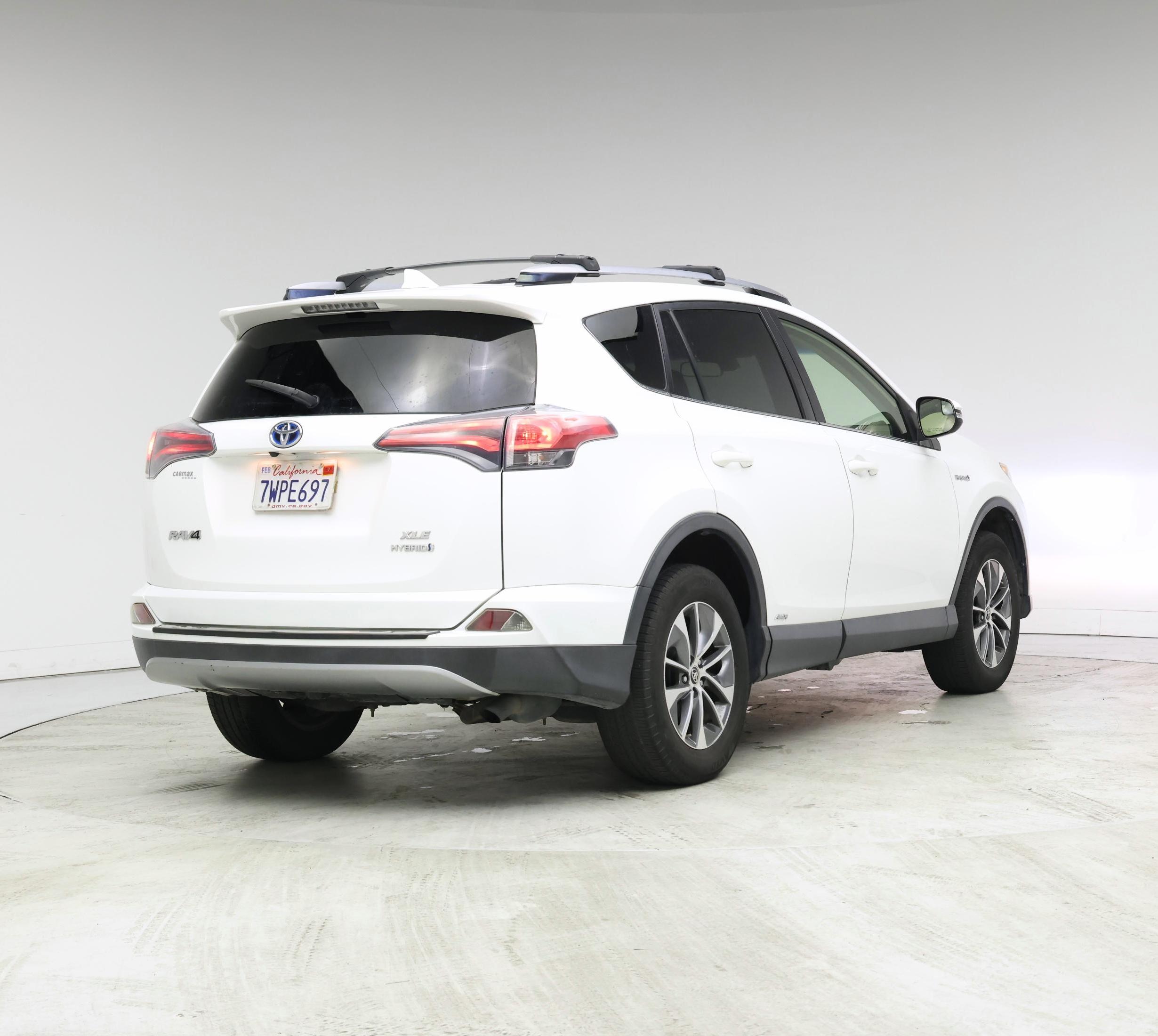 Thumbnail: 2017 Toyota RAV4 - 8