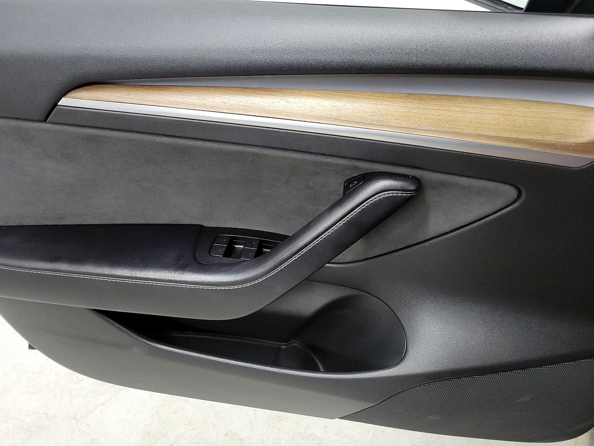 Thumbnail: 2022 Tesla Model 3 - 12