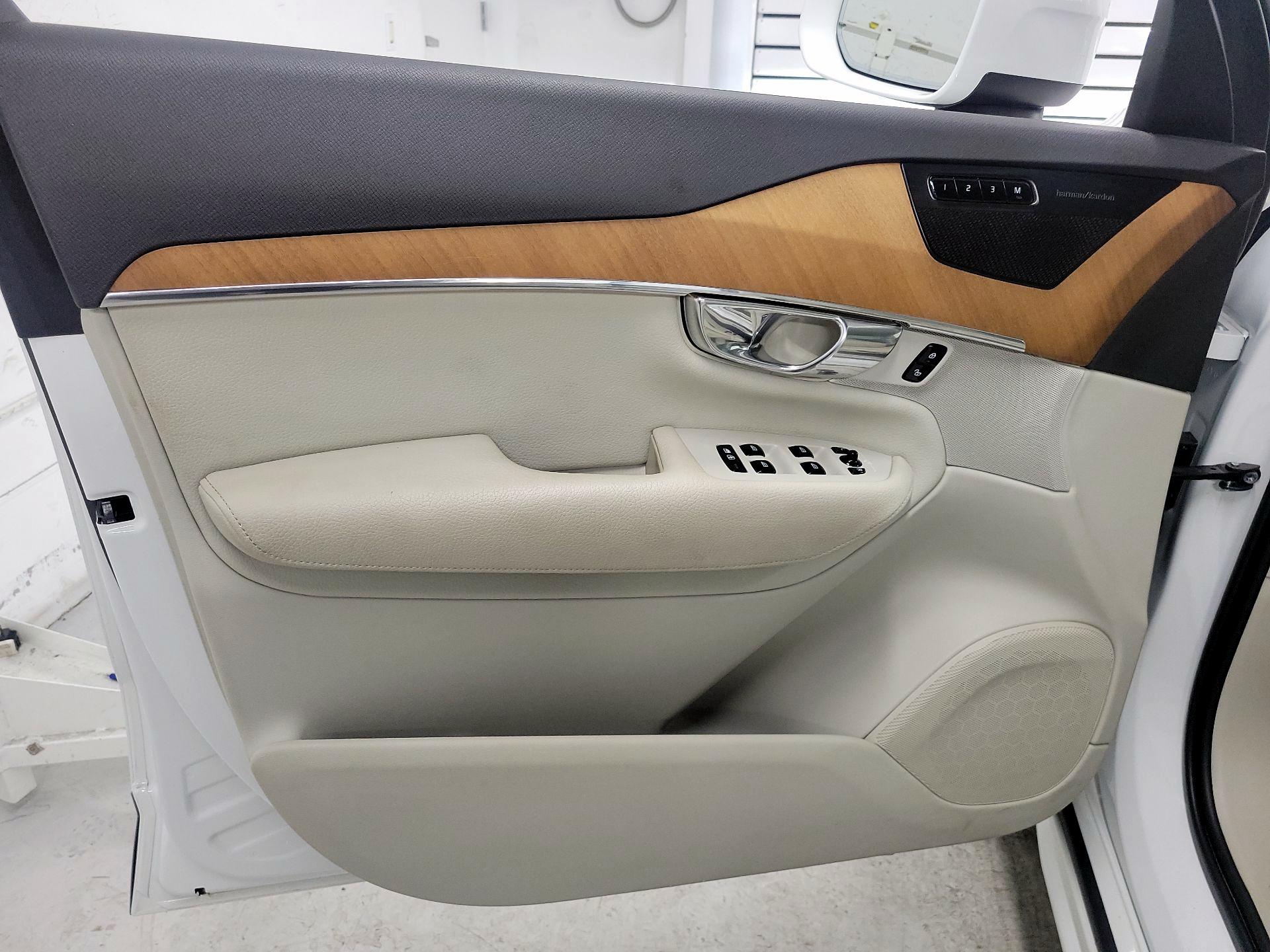 Thumbnail: 2021 Volvo XC90 - 12