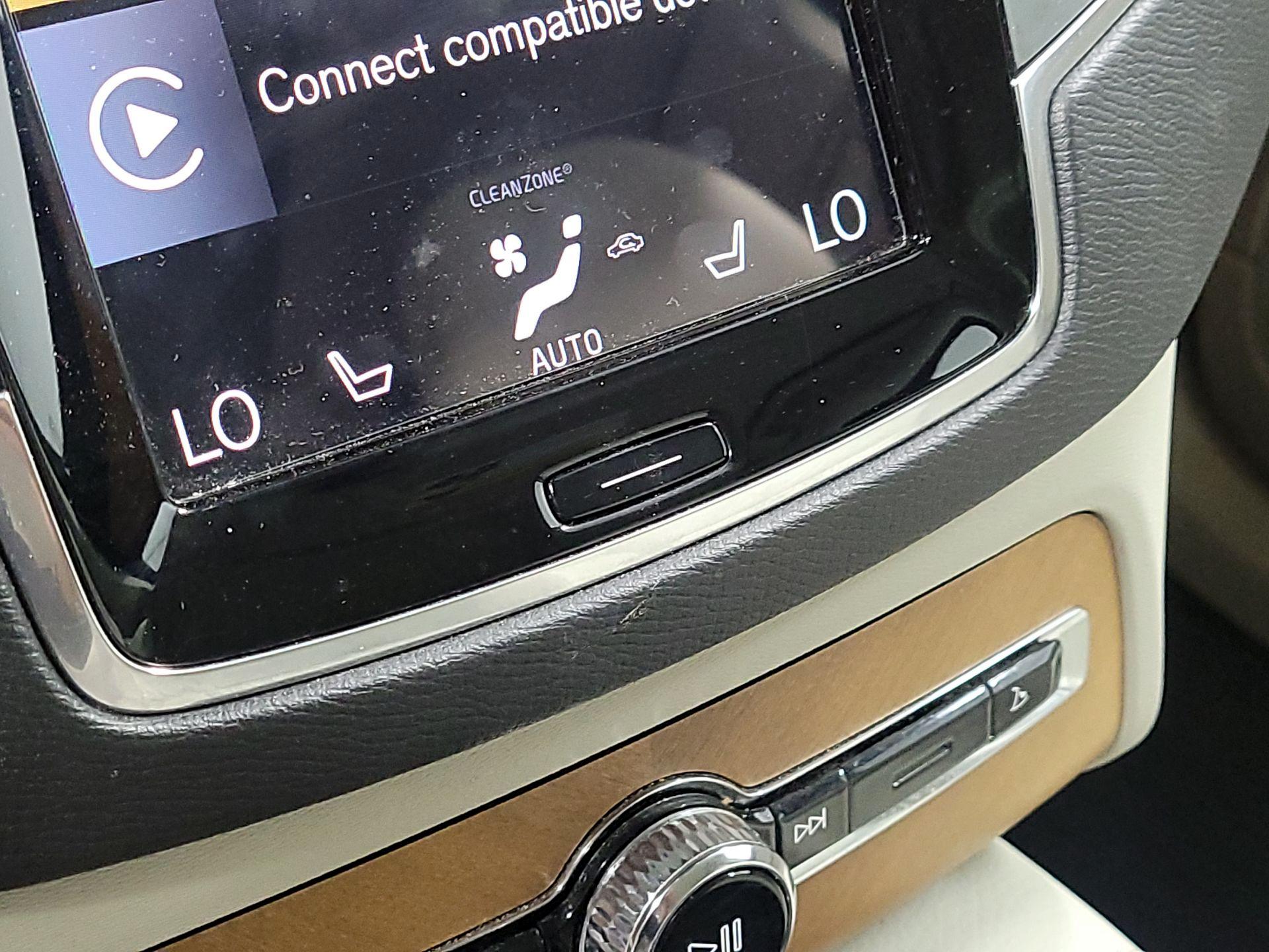 Thumbnail: 2021 Volvo XC90 - 14