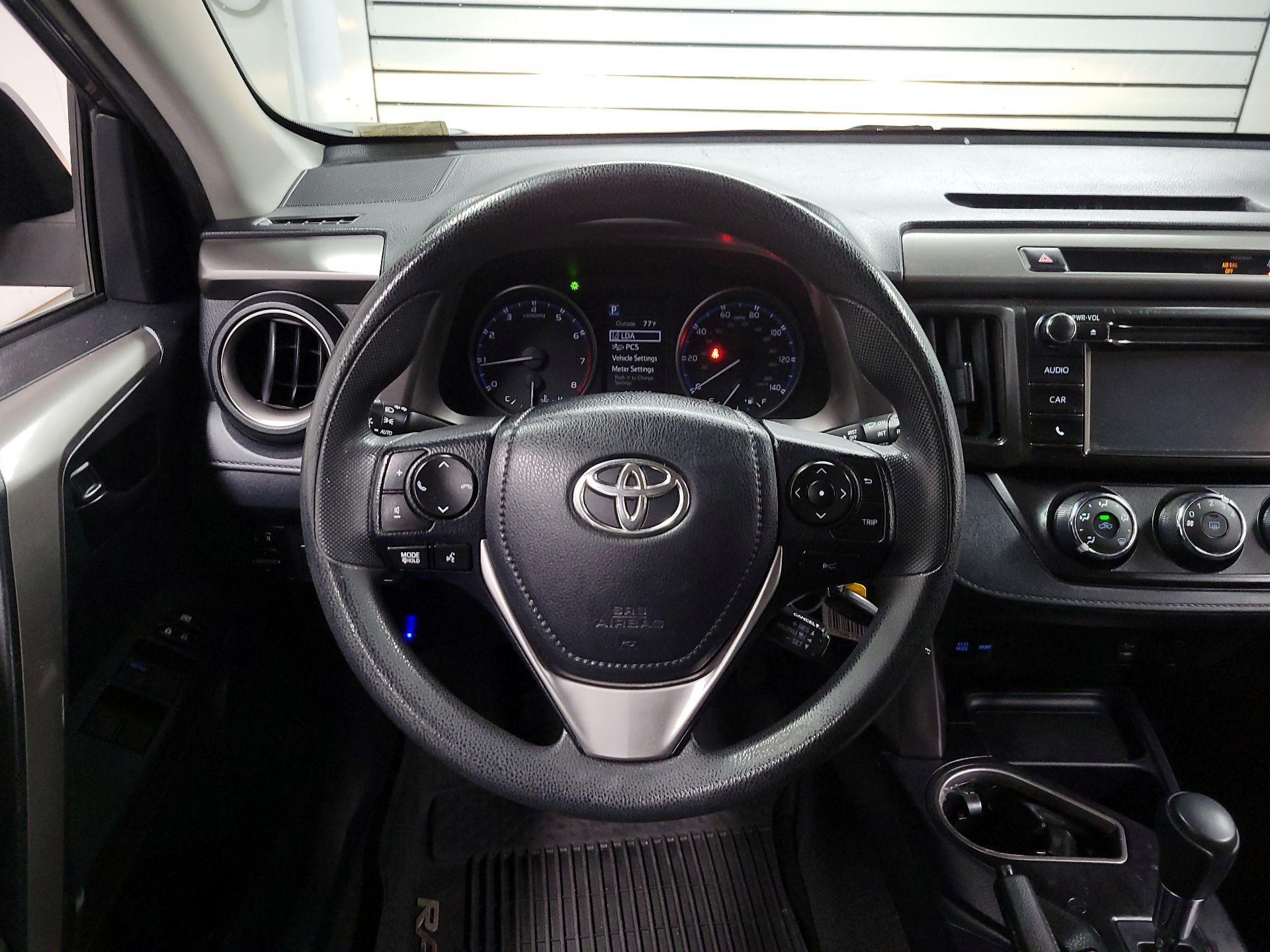 Thumbnail: 2018 Toyota RAV4 - 10