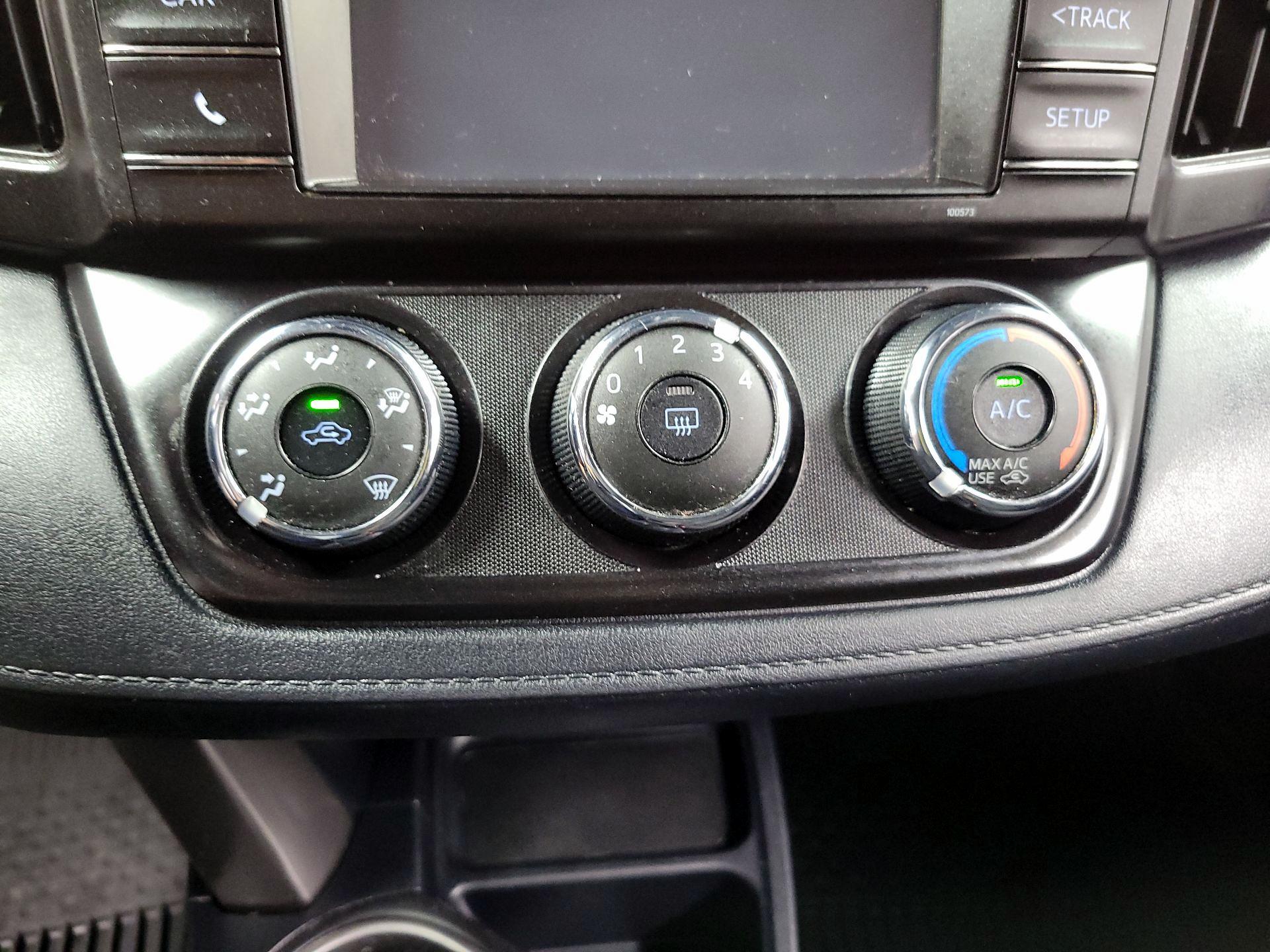 Thumbnail: 2018 Toyota RAV4 - 15