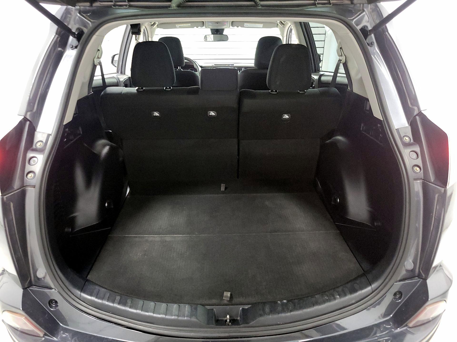 Thumbnail: 2018 Toyota RAV4 - 18