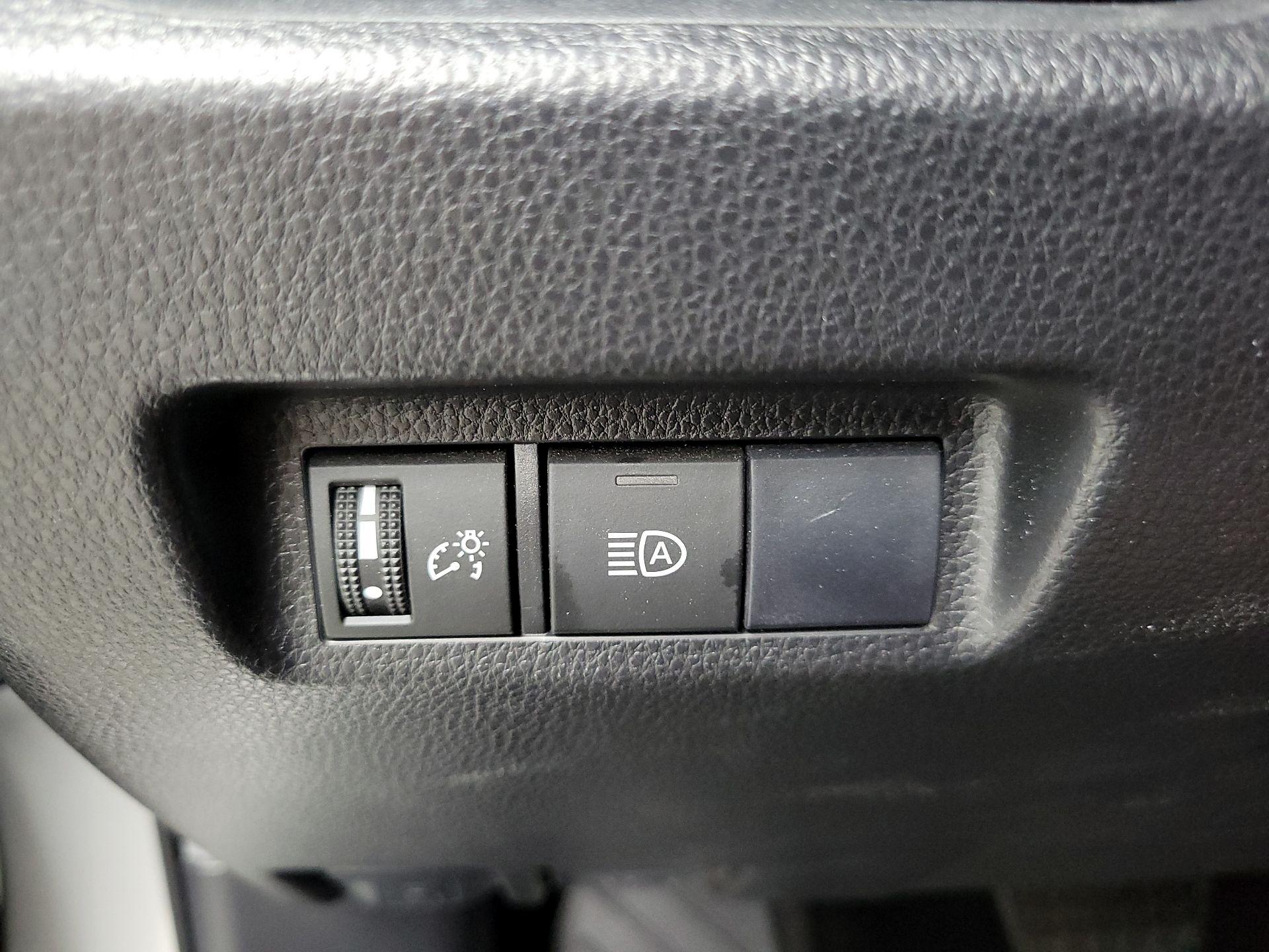 Thumbnail: 2019 Toyota RAV4 - 13