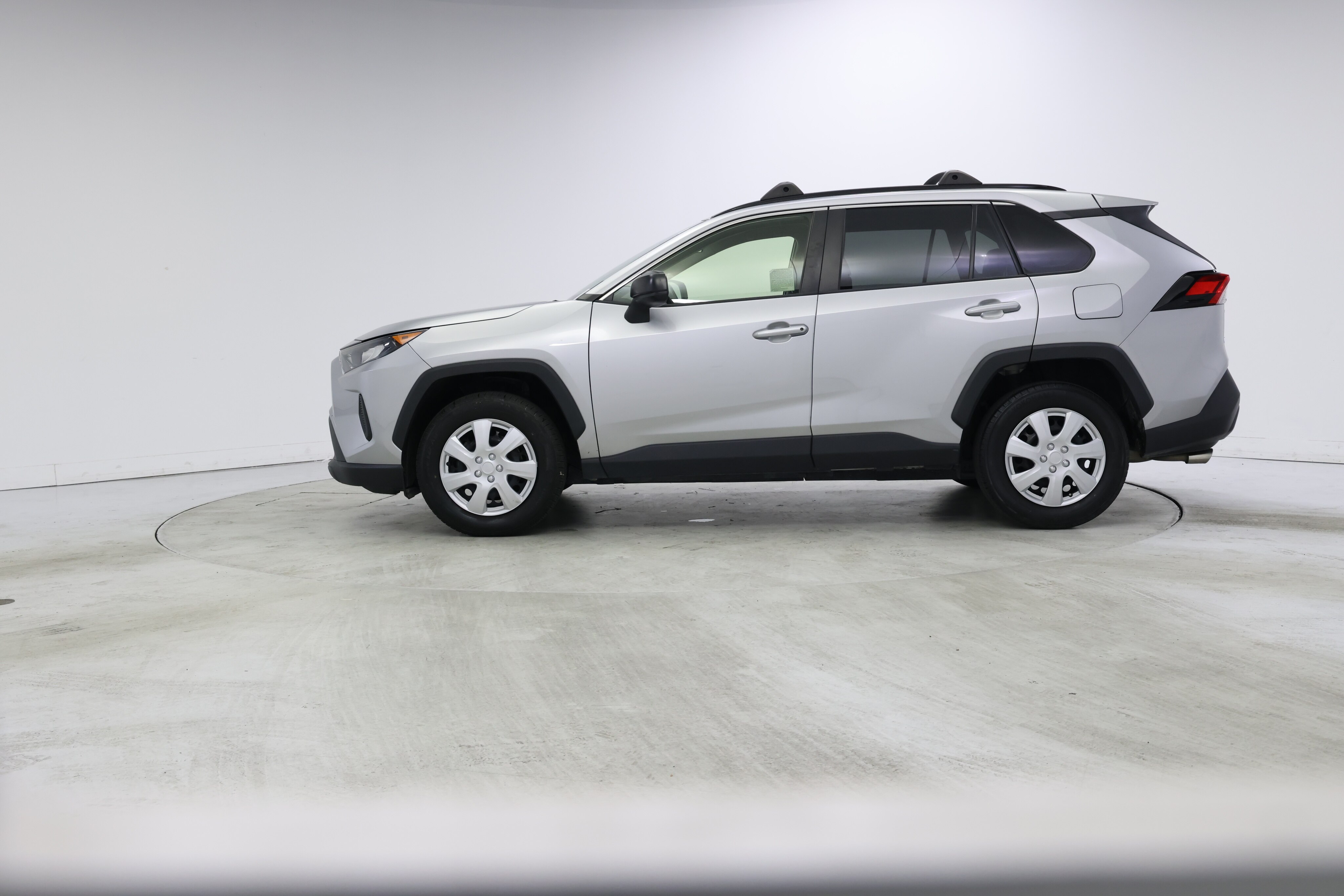 Thumbnail: 2019 Toyota RAV4 - 3