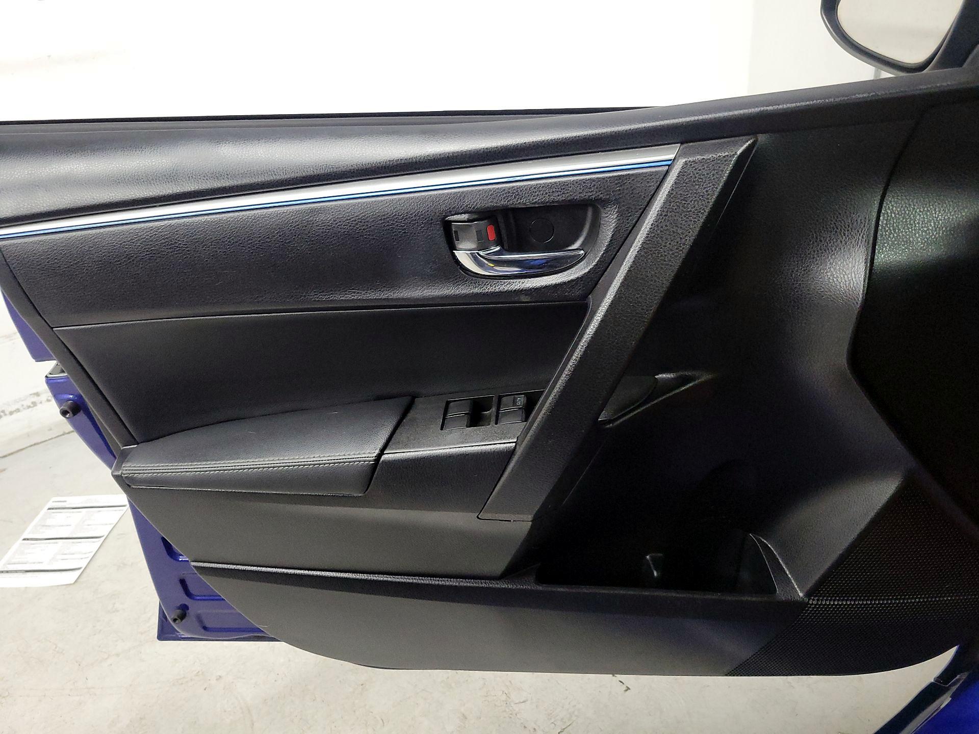 Thumbnail: 2015 Toyota Corolla - 12