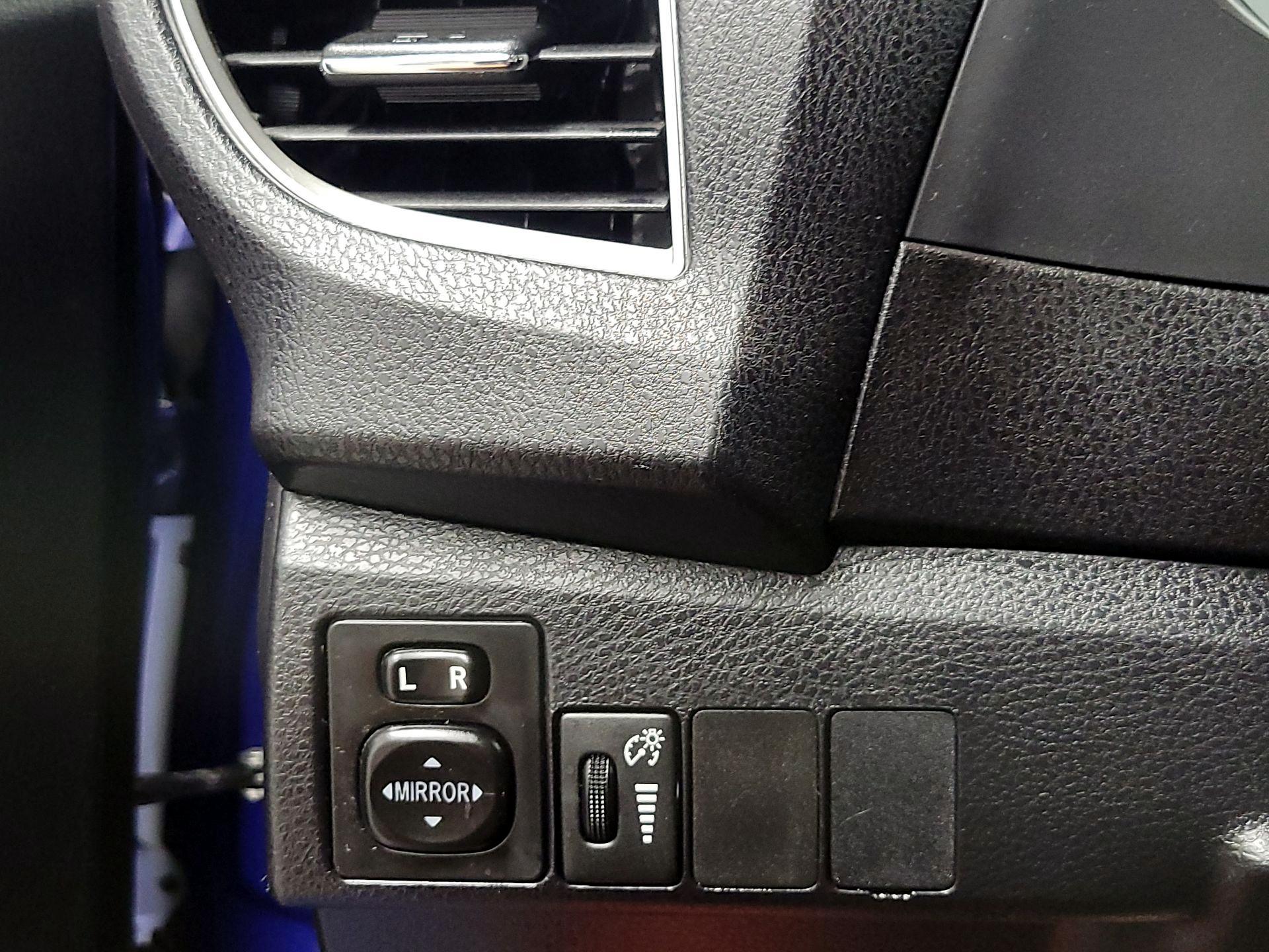 Thumbnail: 2015 Toyota Corolla - 13
